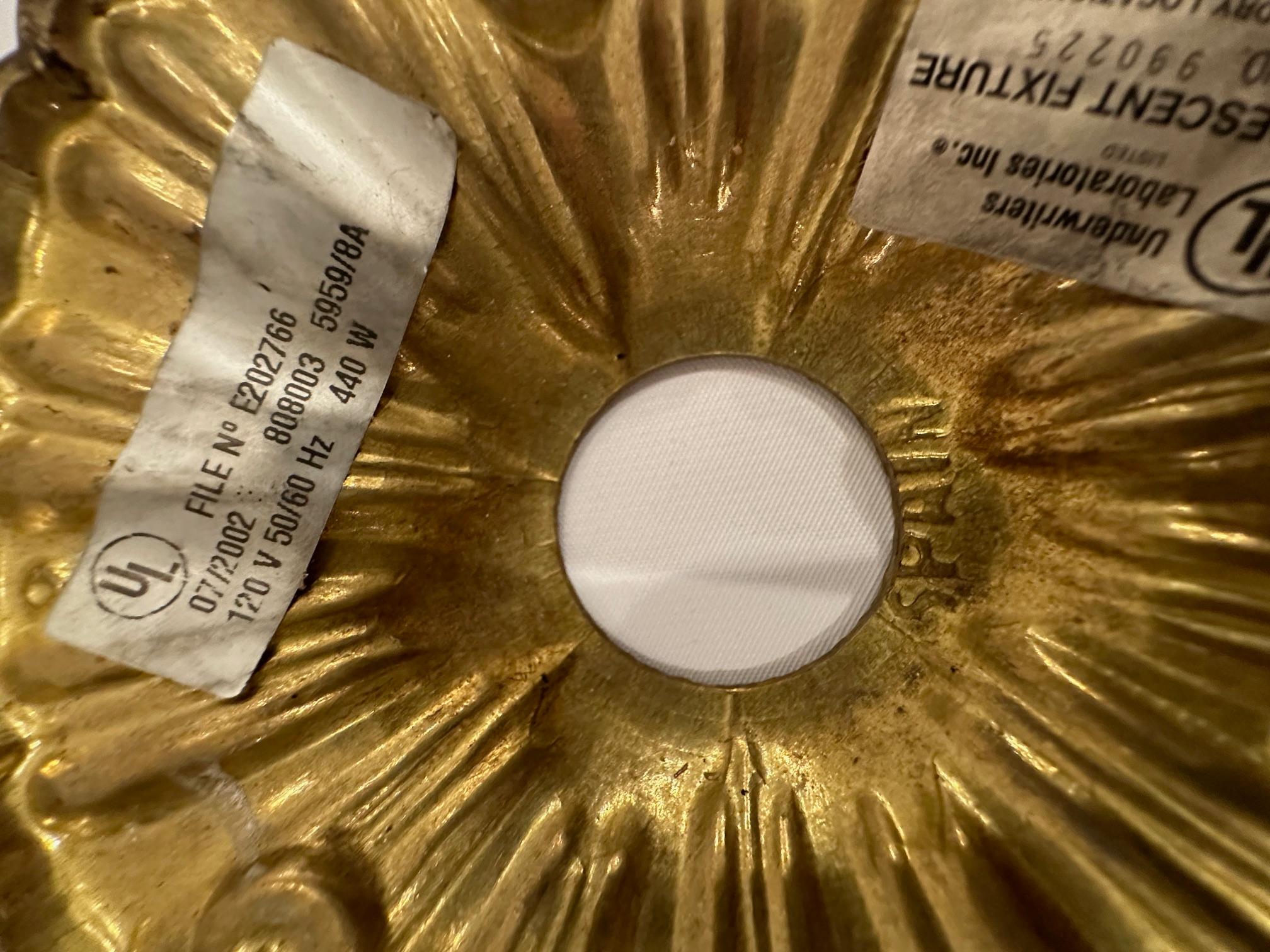 Bellissimo lampadario in ottone spagnolo e vetro smerigliato a cupola con 8 bracci in vendita 4