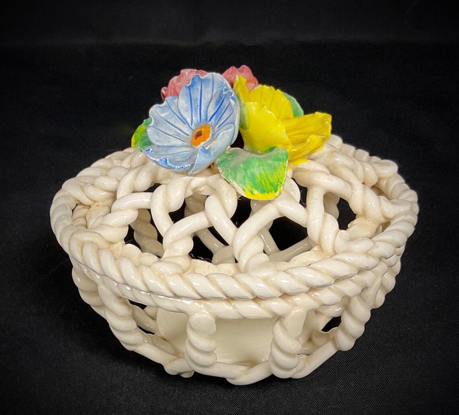Beautiful Spanish Ceramic Candy Jar - Floral Design - 2Y553 In Good Condition For Sale In Bordeaux, FR