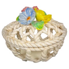 Preciosa Bombonera de Cerámica Española - Diseño Floral - 2Y553