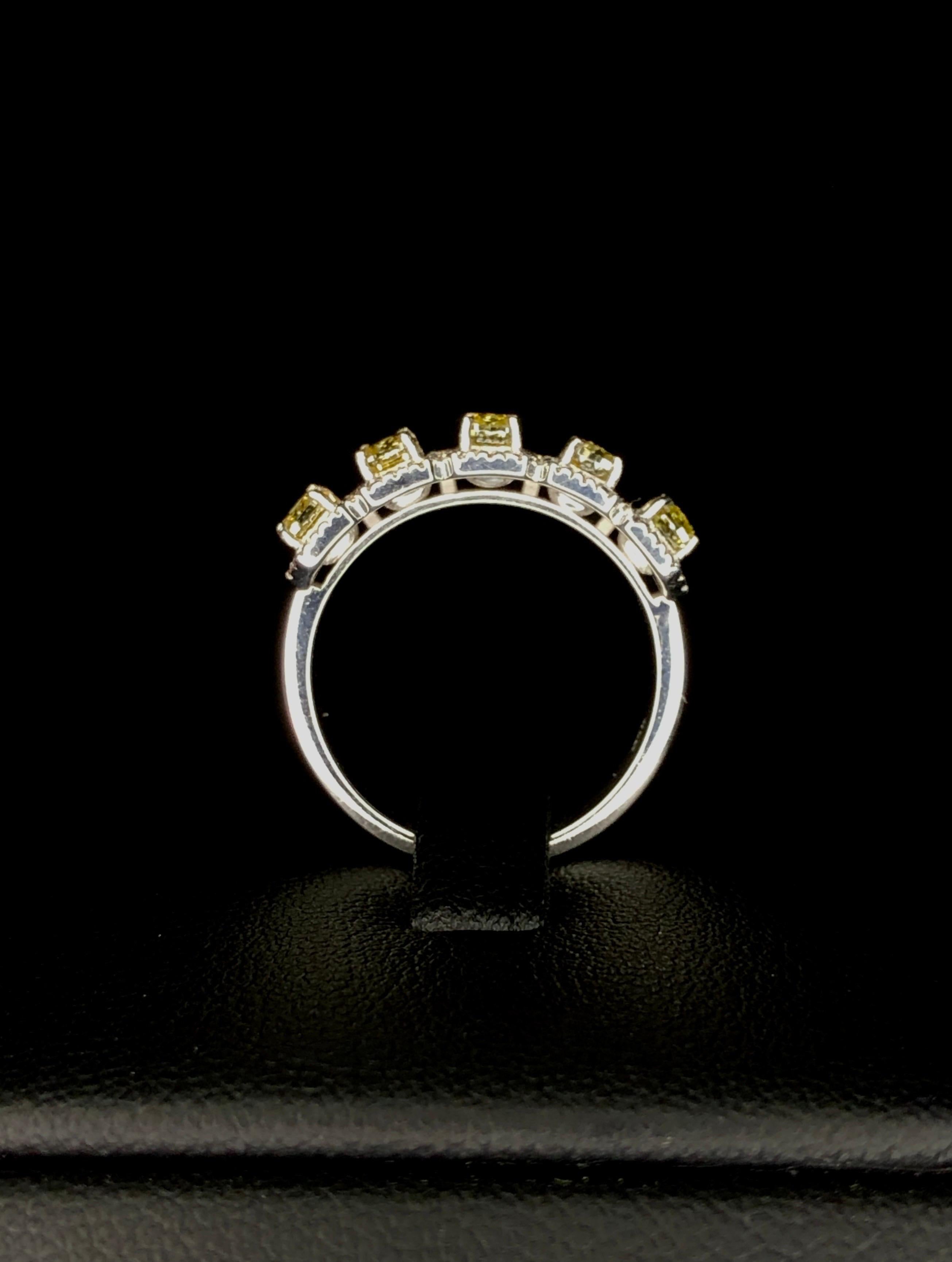 Beautiful Spectacular 18K Yellow-White Diamond Ring  In New Condition In Bangkok, TH