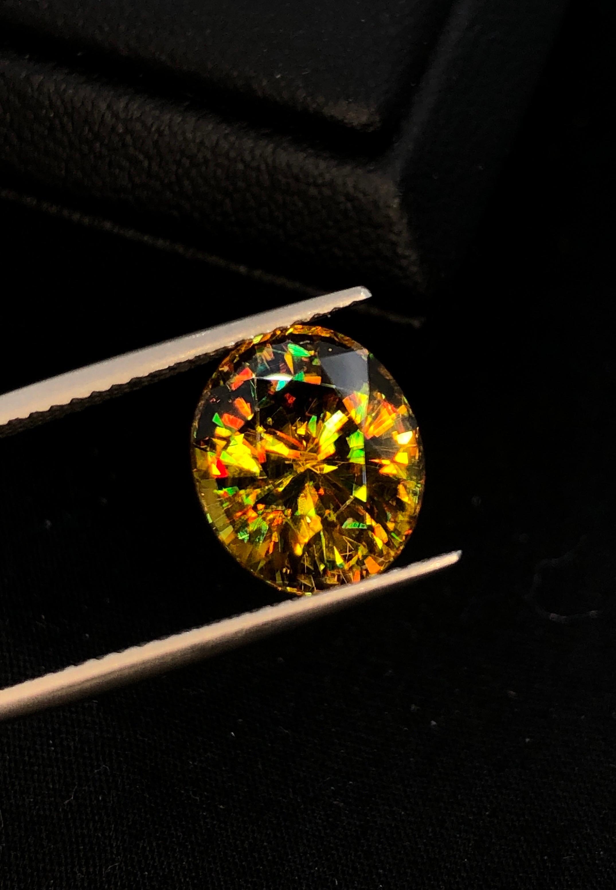 Sphène Naturel 2.45 Ct Madagascar - Taille Poire Lumineuse - Sans Traitement