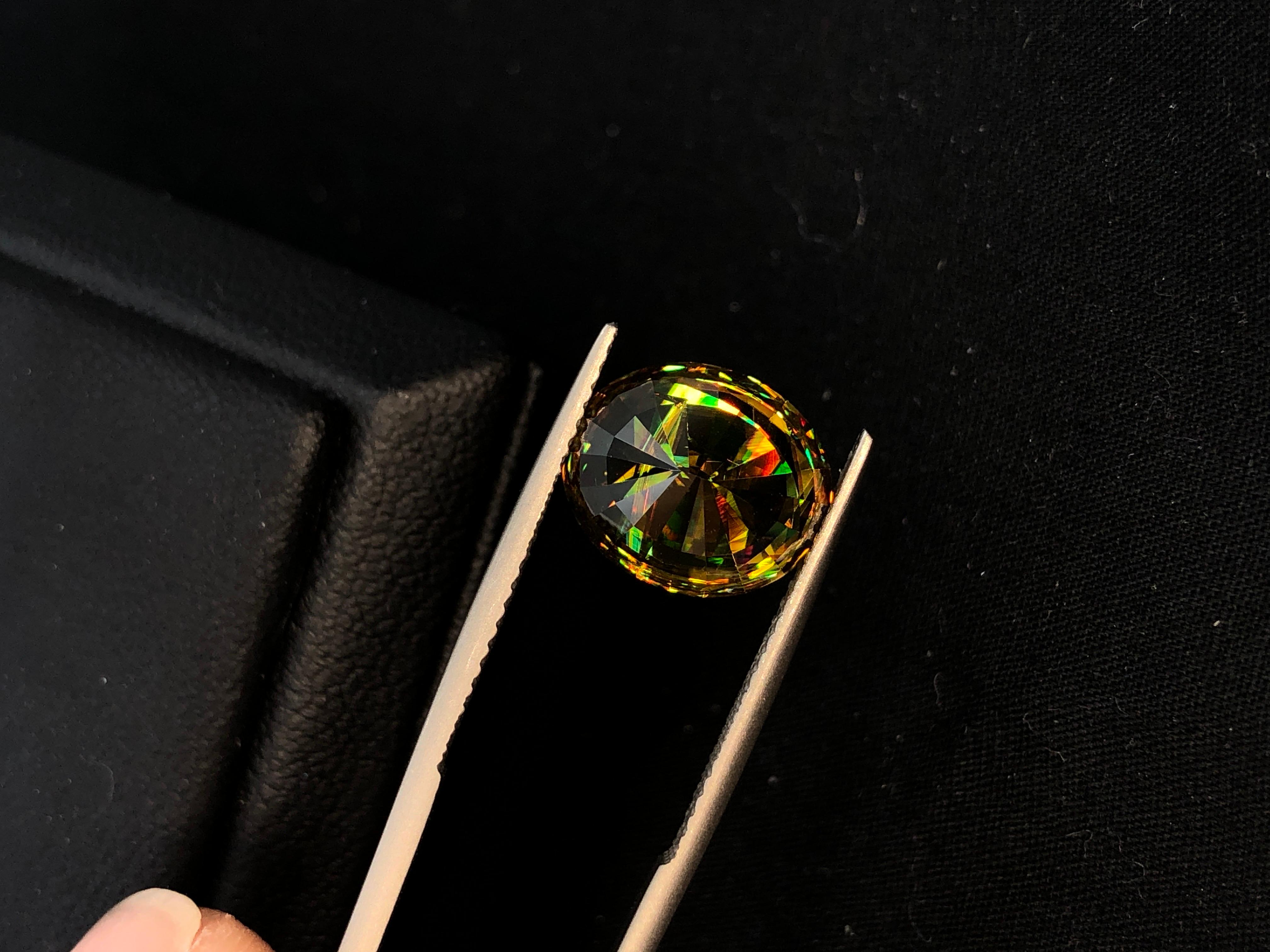 Pierre Précieuse Sphène Vert-jaune De Madagascar - 5.5 Mm - 0.63 Carats - Naturelle