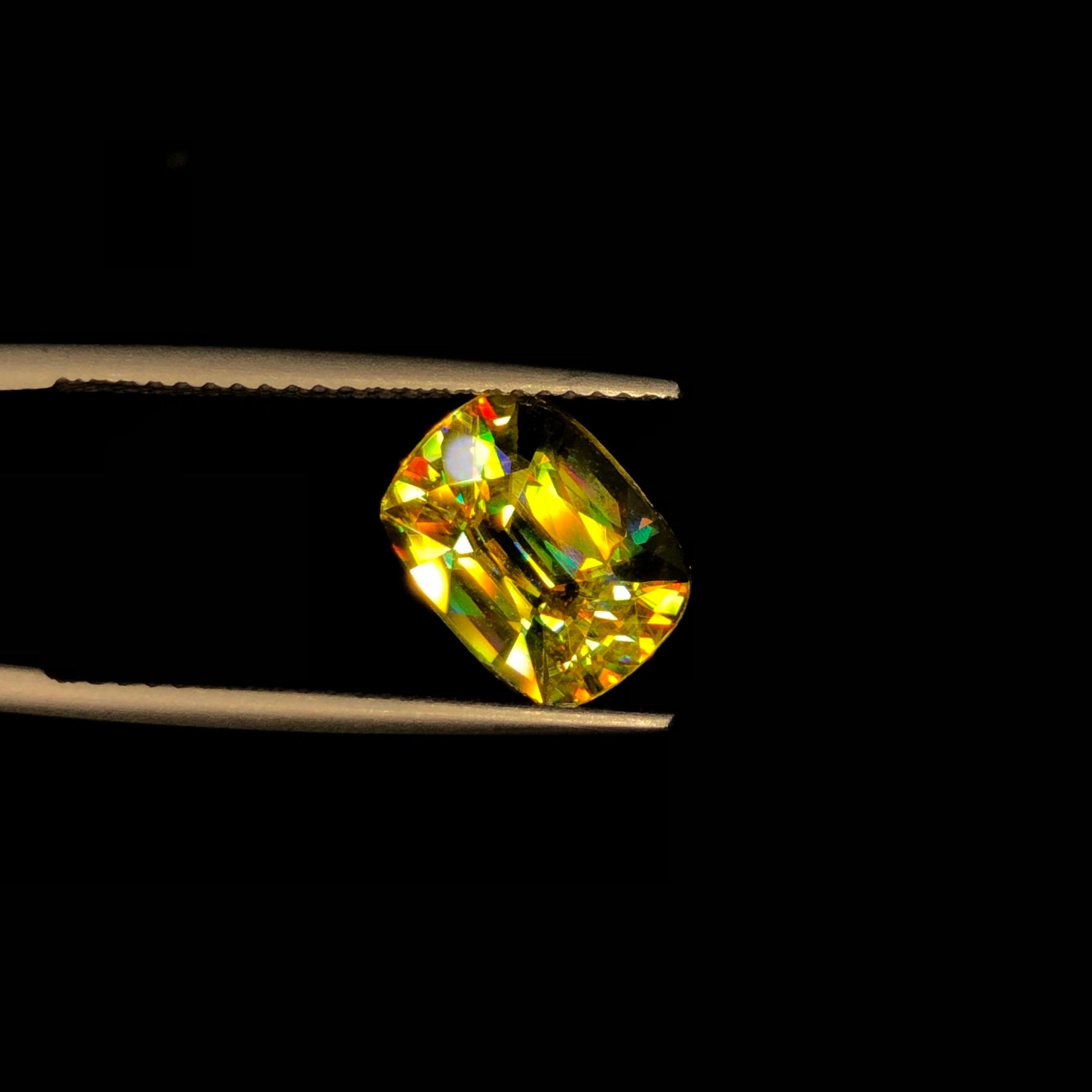 Bellissimo Cuscino di Sfene 3,00 ct Madagascar Giallo Oro in vendita 6