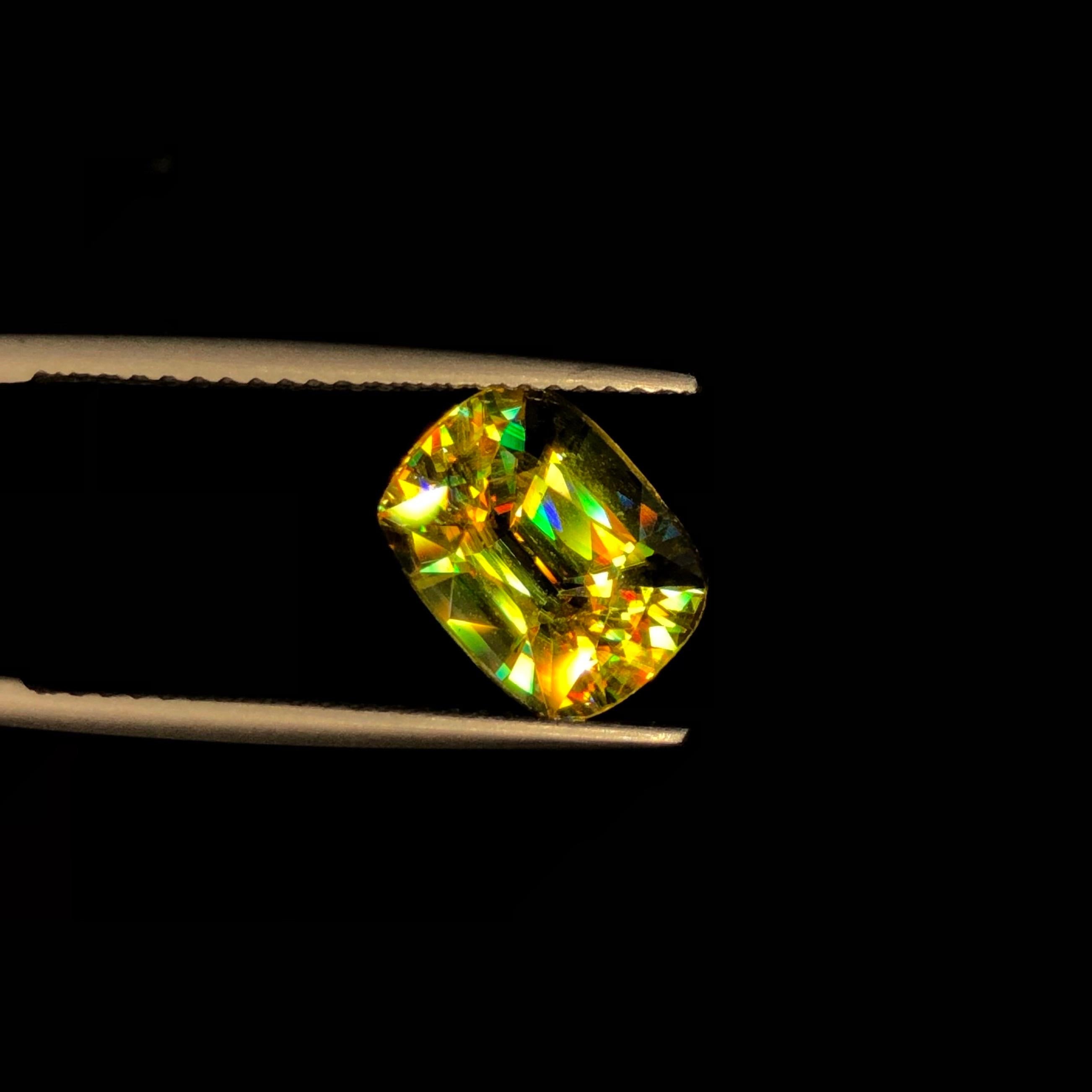 Bellissimo Cuscino di Sfene 3,00 ct Madagascar Giallo Oro in vendita 7