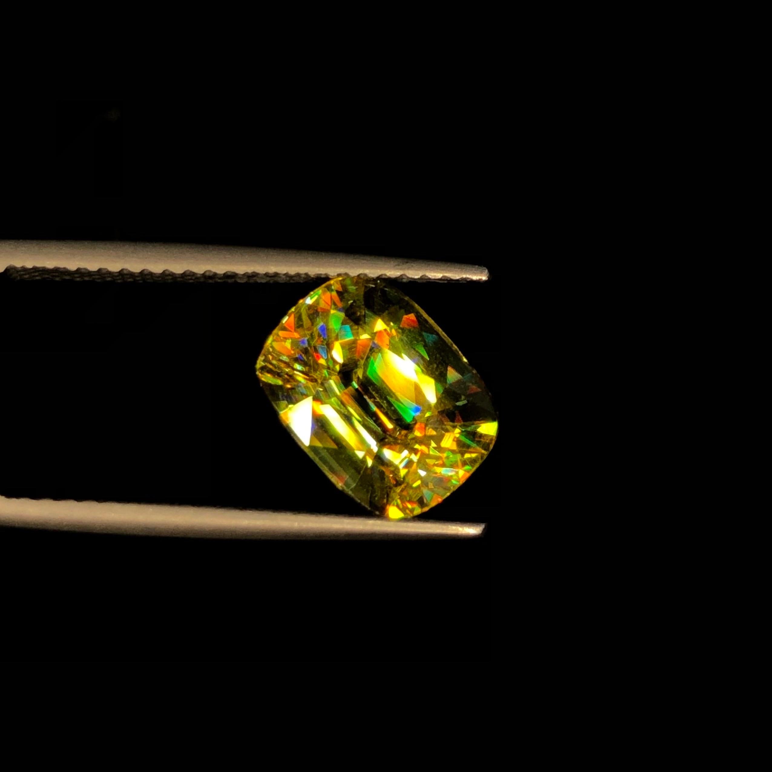 Bellissimo Cuscino di Sfene 3,00 ct Madagascar Giallo Oro in vendita 8
