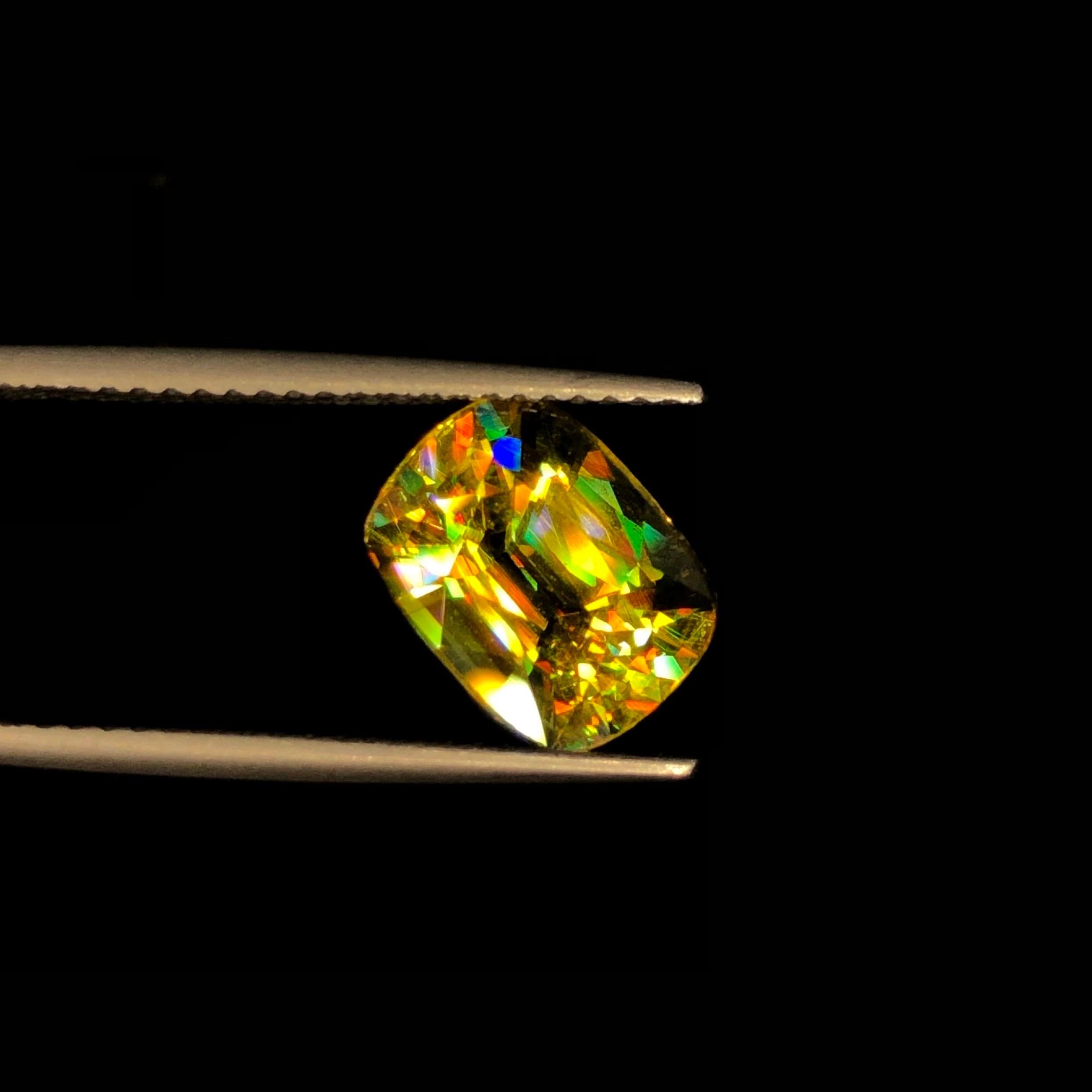 Bellissimo Cuscino di Sfene 3,00 ct Madagascar Giallo Oro in vendita 10