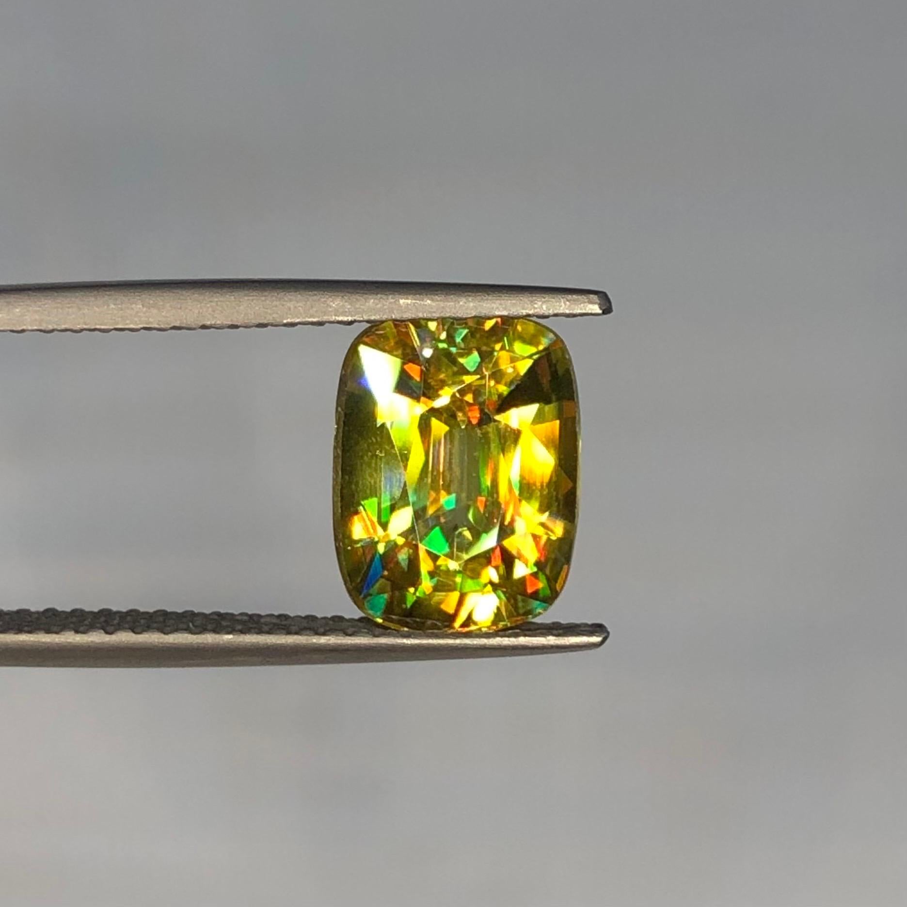Bellissimo Cuscino di Sfene 3,00 ct Madagascar Giallo Oro in vendita 3
