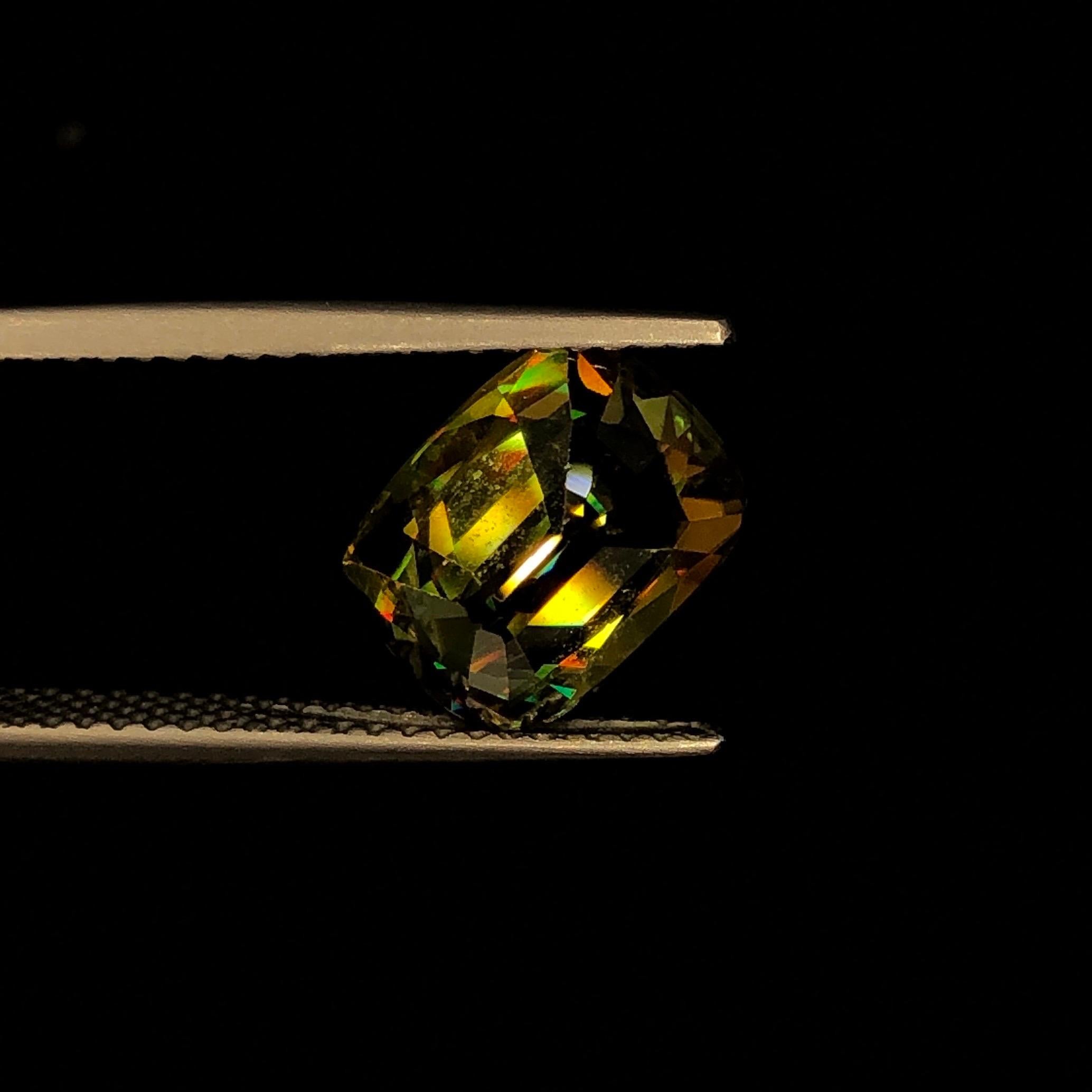 Bellissimo Cuscino di Sfene 3,00 ct Madagascar Giallo Oro in vendita 4