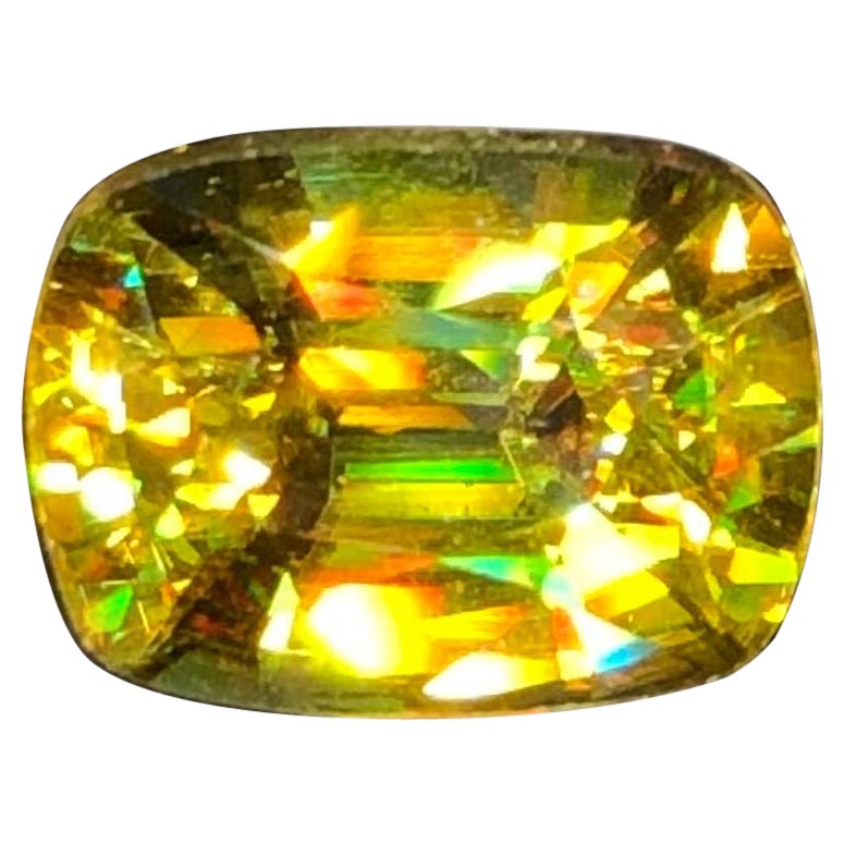 Bellissimo Cuscino di Sfene 3,00 ct Madagascar Giallo Oro in vendita