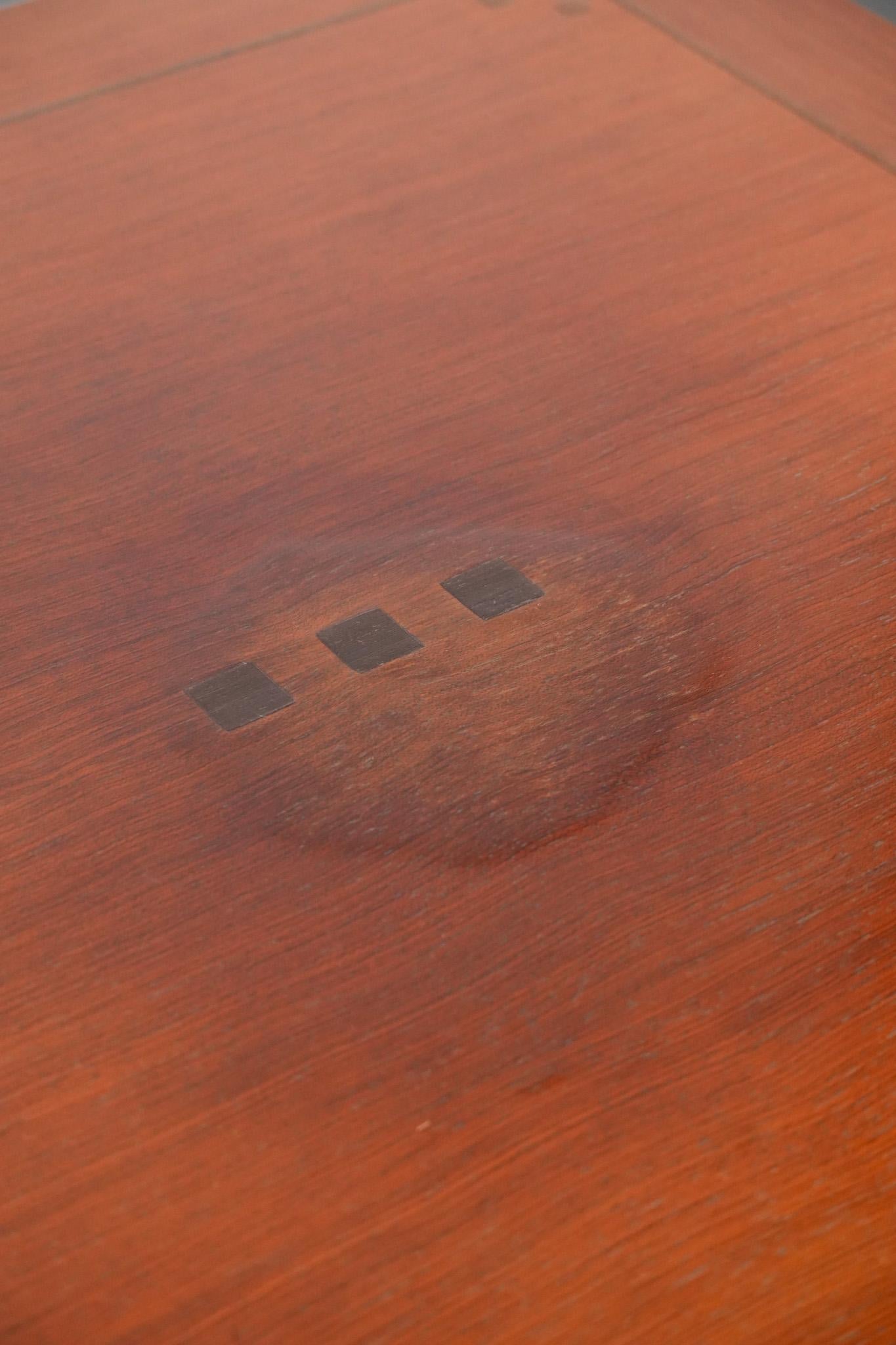 Beautiful square design Art Deco side/coffee table For Sale 2