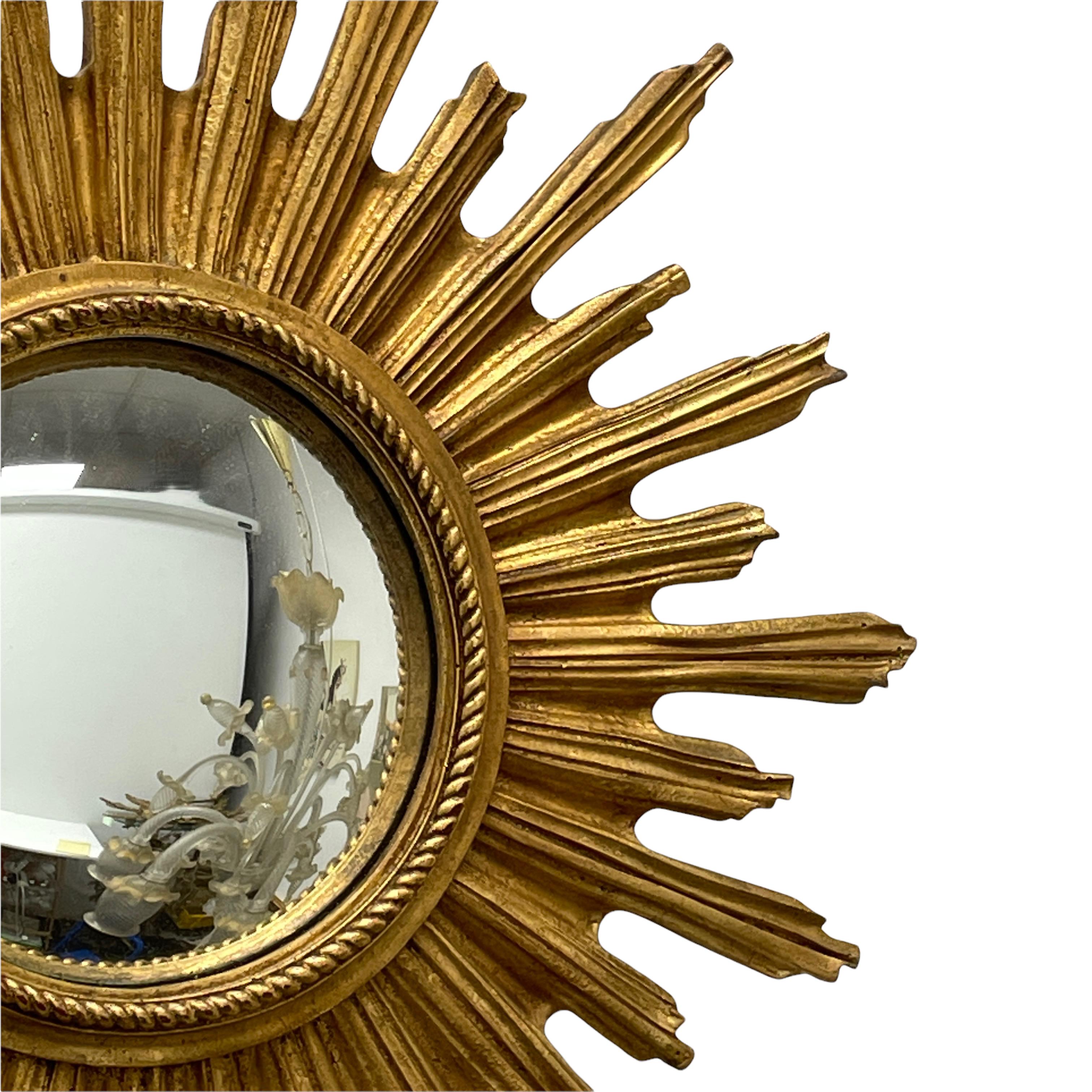Gilt Beautiful Starburst Sunburst Gilded Convex Mirror, Italy, circa 1960s