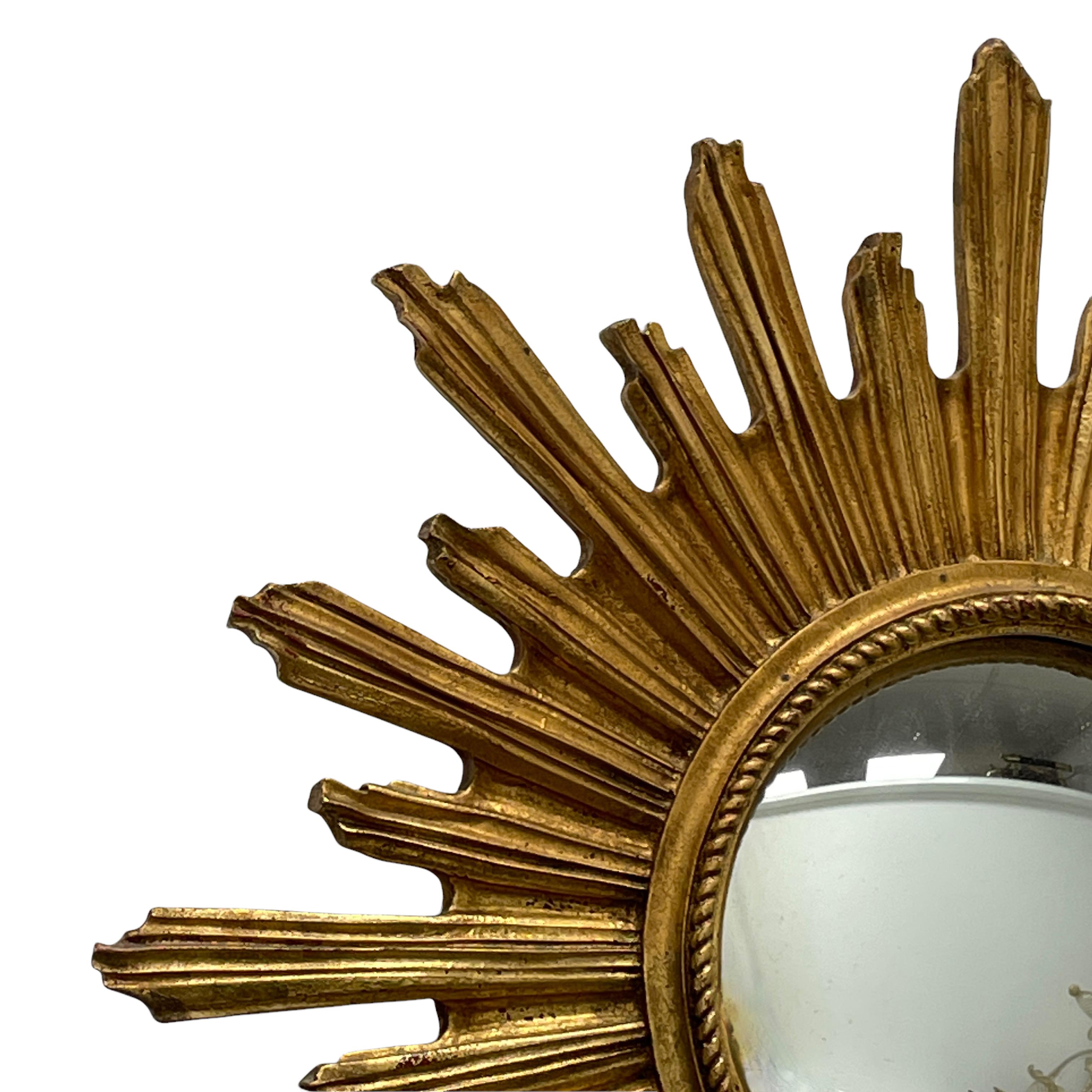 Mid-20th Century Beautiful Starburst Sunburst Gilded Convex Mirror, Italy, circa 1960s