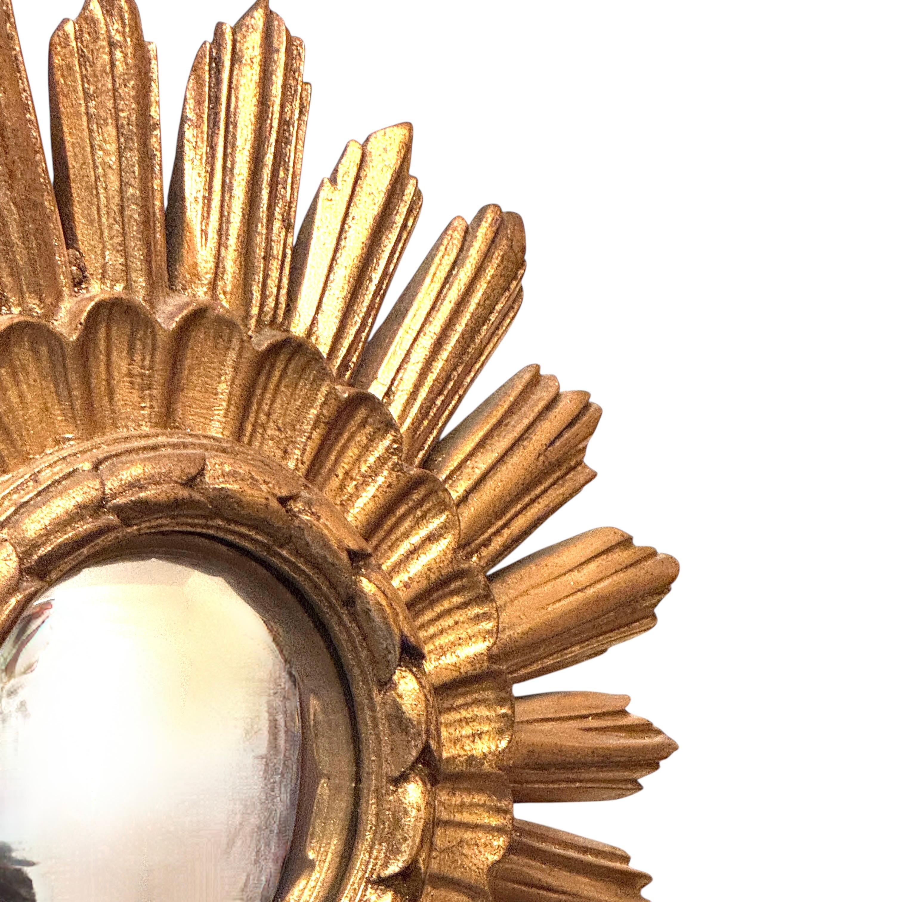 Beautiful Starburst Sunburst Gilded Resin Convex Mirror Belgium, circa 1960s In Good Condition For Sale In Nuernberg, DE