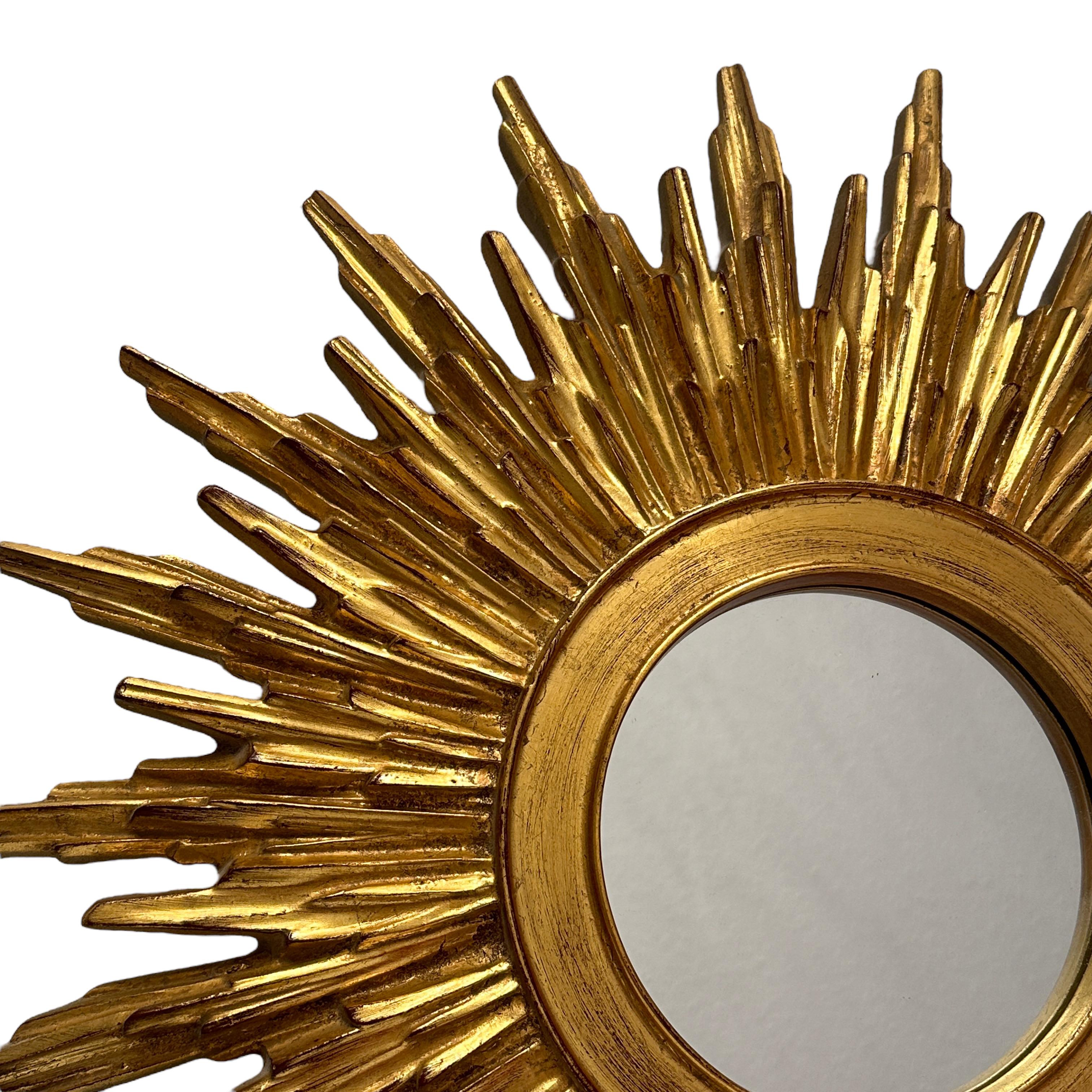 Beautiful Starburst Sunburst Gilded Resin Mirror Belgium, circa 1960s In Good Condition In Nuernberg, DE