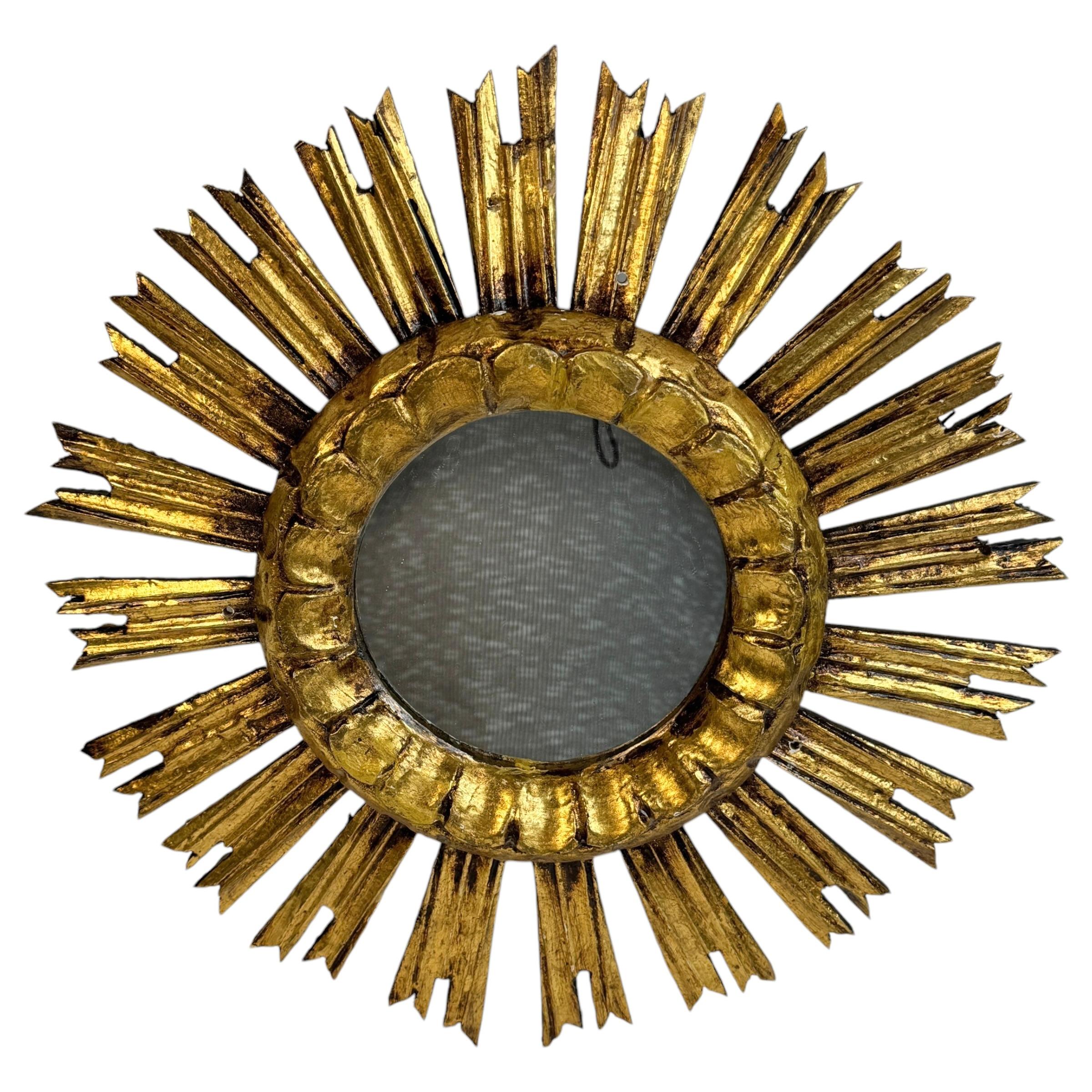 Ein wunderschöner Starburst-Sunburst-Spiegel. Hergestellt aus vergoldetem Holz. Keine Chips, keine Risse, keine Reparaturen. Es misst ca.: 16,38 