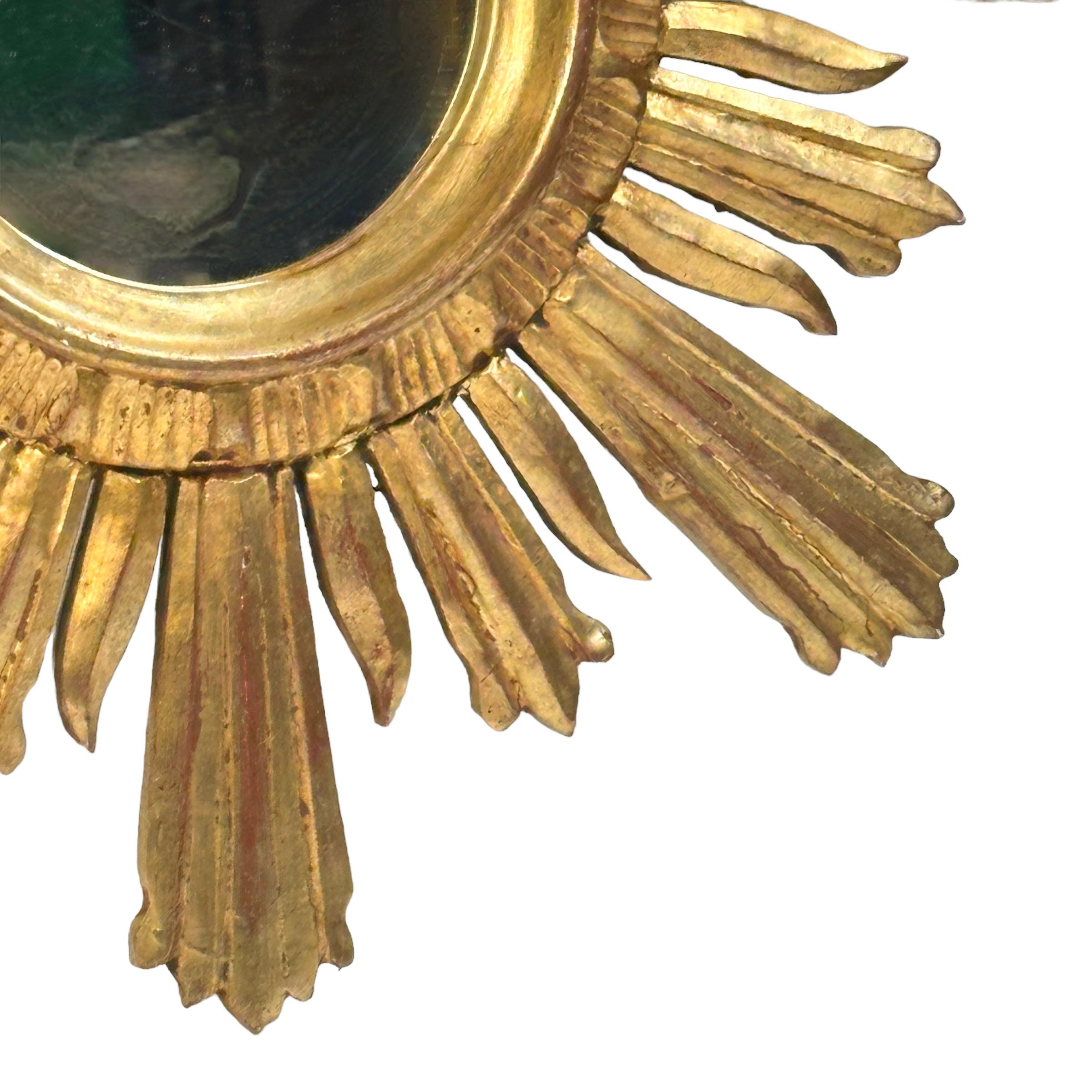 Hollywood Regency Beautiful Starburst Sunburst Gilded Wood Mirror Italy, circa 1930s For Sale