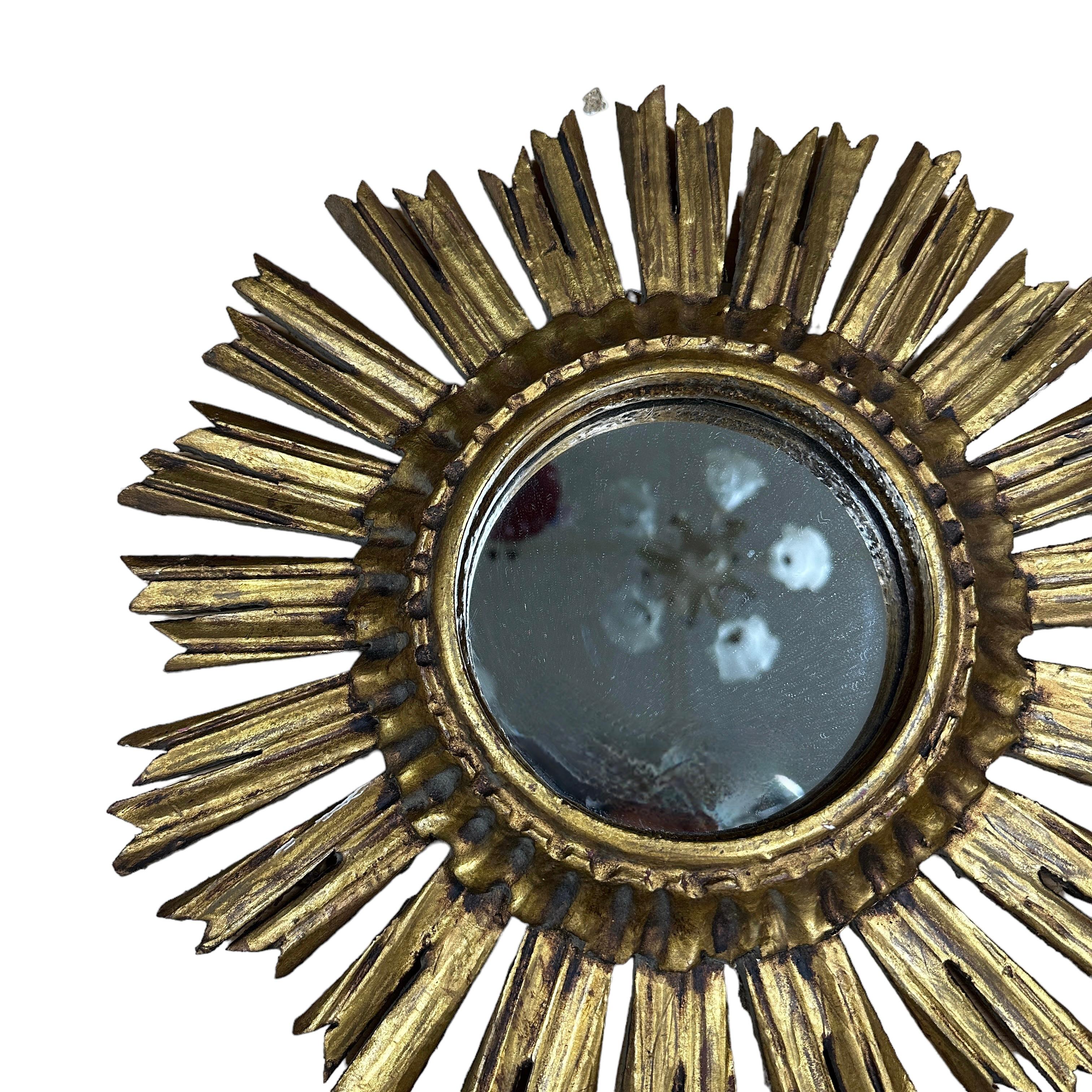 Italian Beautiful Starburst Sunburst Gilded Wood Mirror Italy, circa 1930s For Sale