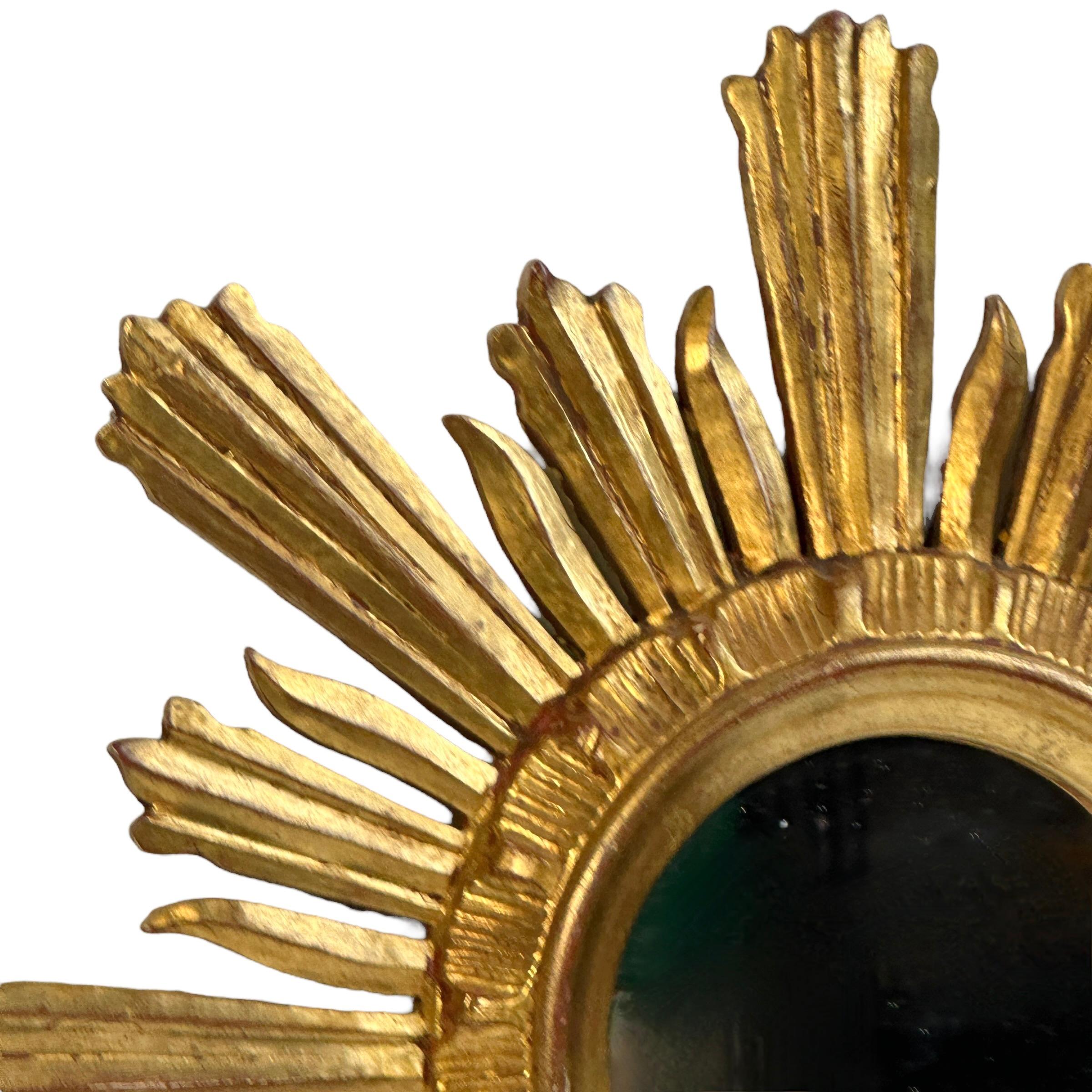 Beautiful Starburst Sunburst Gilded Wood Mirror Italy, circa 1930s In Good Condition For Sale In Nuernberg, DE