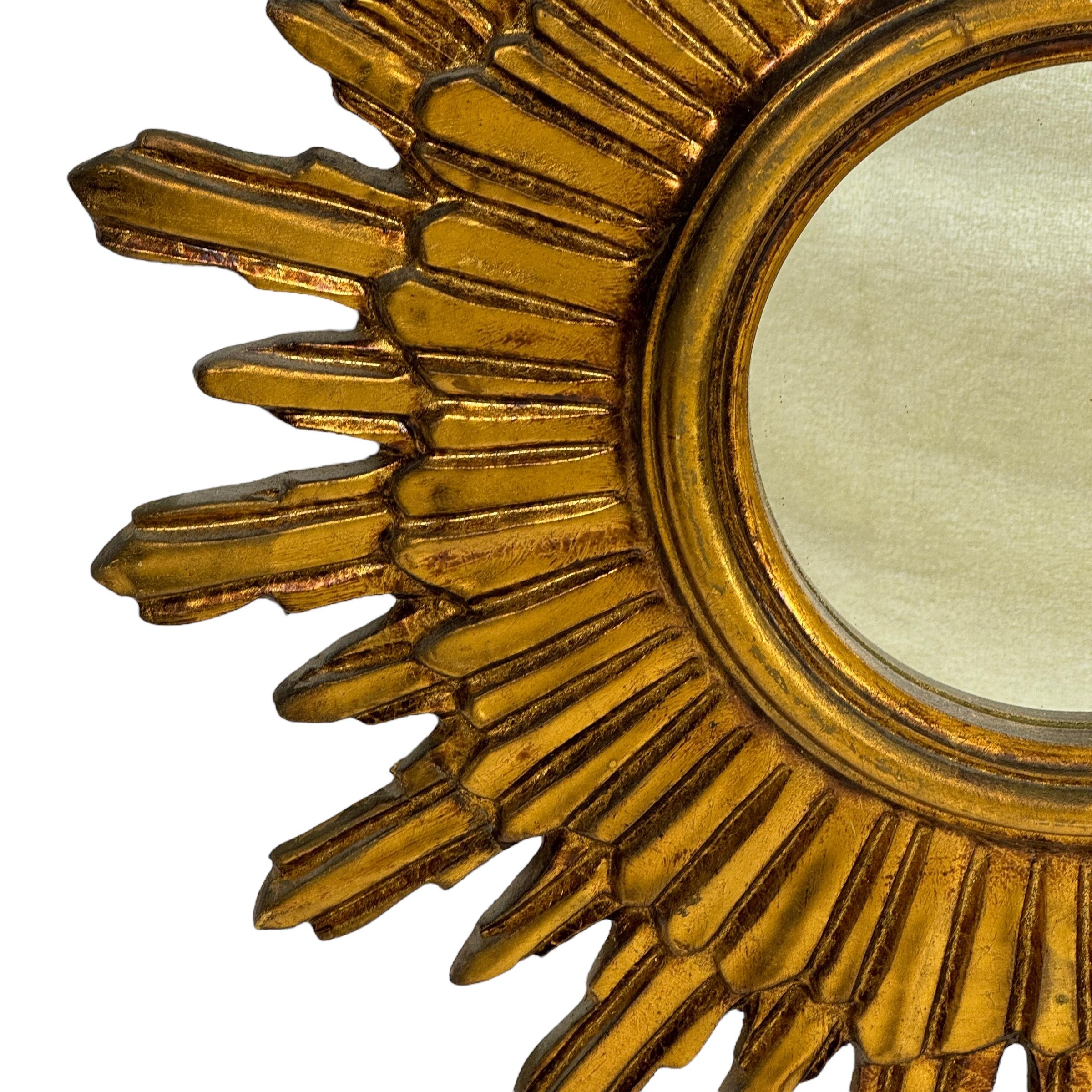Schöne Starburst Sunburst vergoldetes Holz Spiegel Italien, circa 1950er Jahre im Zustand „Gut“ in Nuernberg, DE
