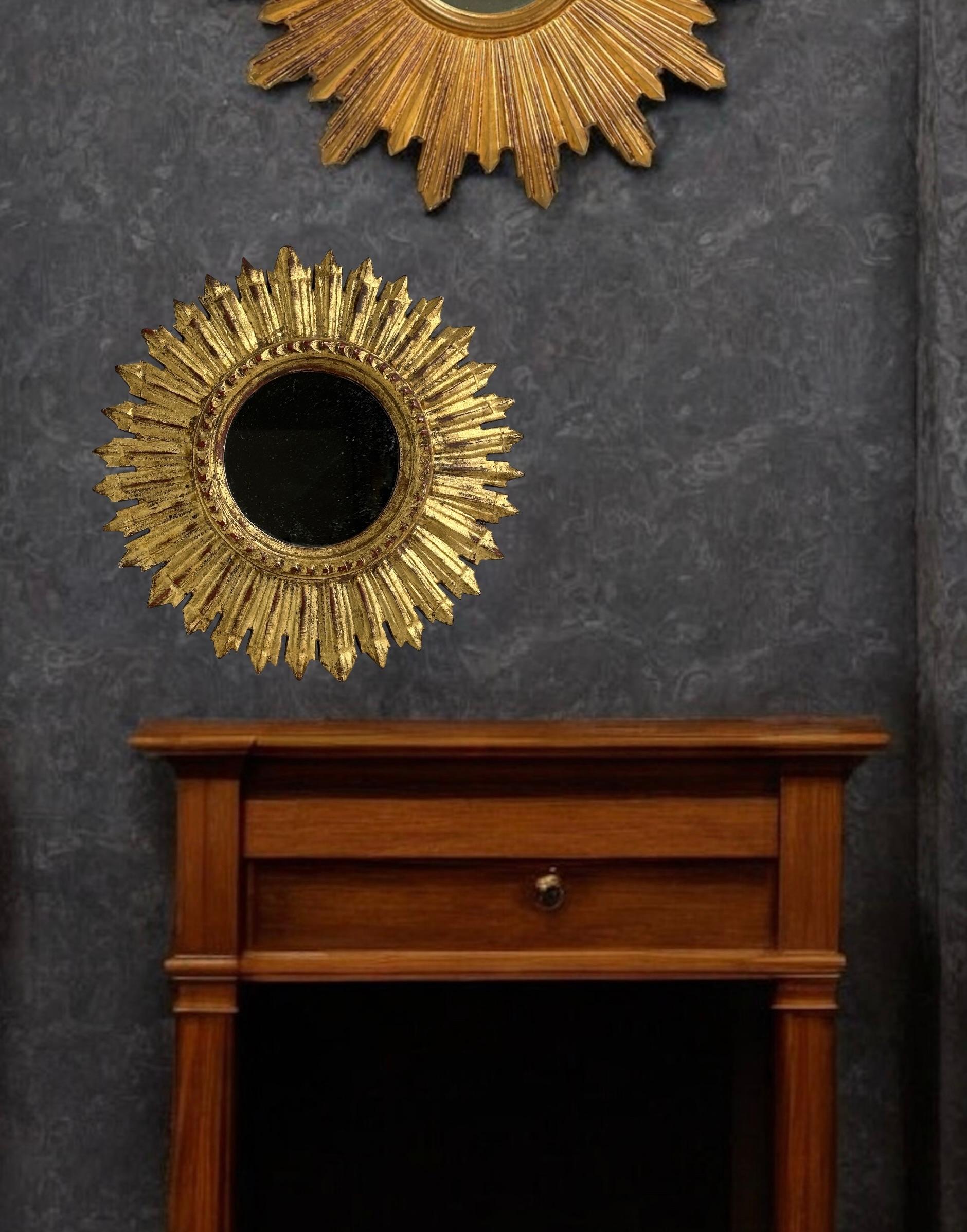 Hollywood Regency Beautiful Starburst Sunburst Gilded Wood Mirror Italy, circa 1960s For Sale