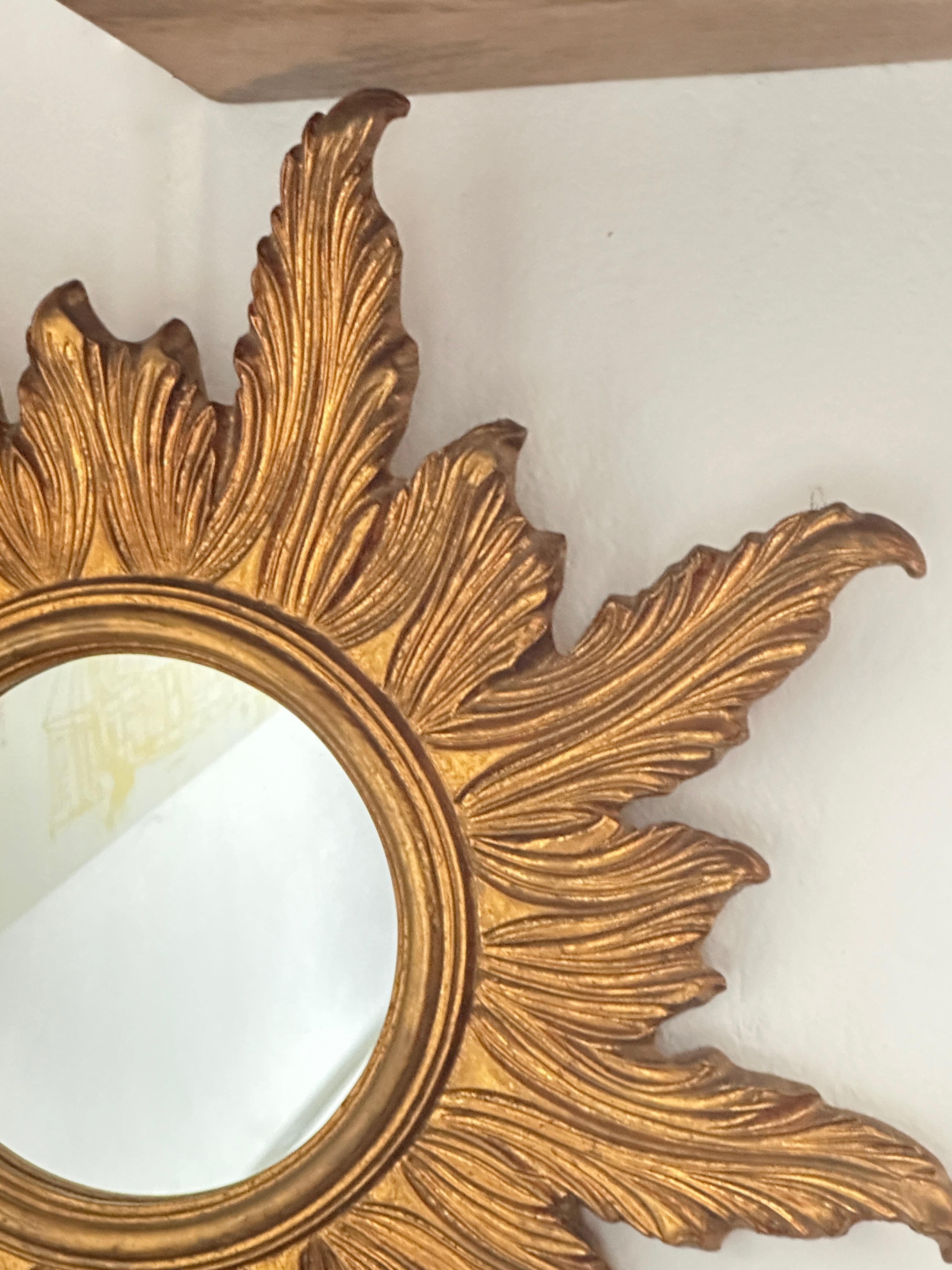 Doré Magnifique miroir en étoile de soleil, composition et bois dorés, Autriche, années 1960 en vente