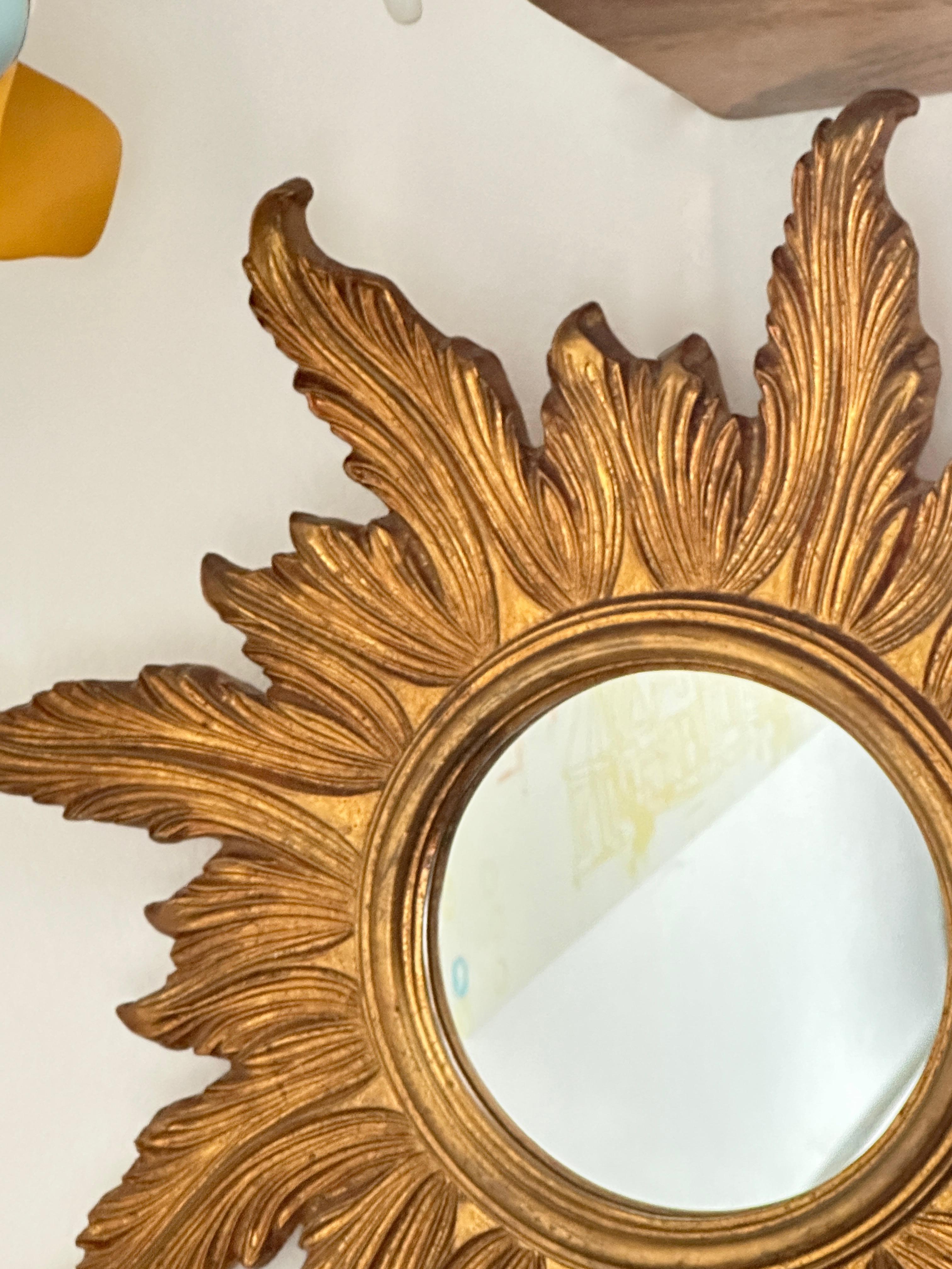 Magnifique miroir en étoile de soleil, composition et bois dorés, Autriche, années 1960 Bon état - En vente à Nuernberg, DE