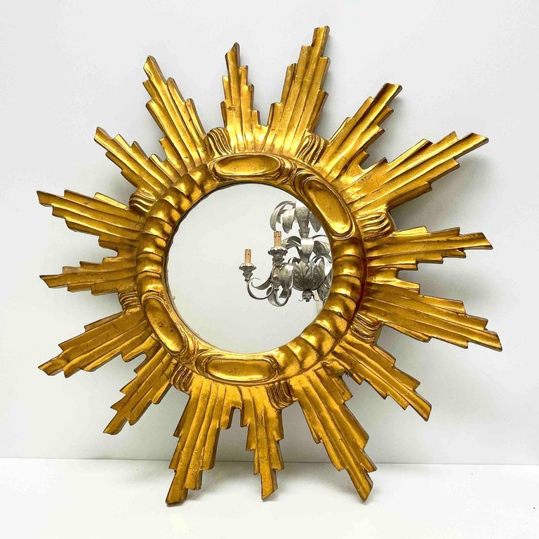 A beautiful starburst sunburst mirror. Made of gilded composition and wood. It measures approximate 22.13