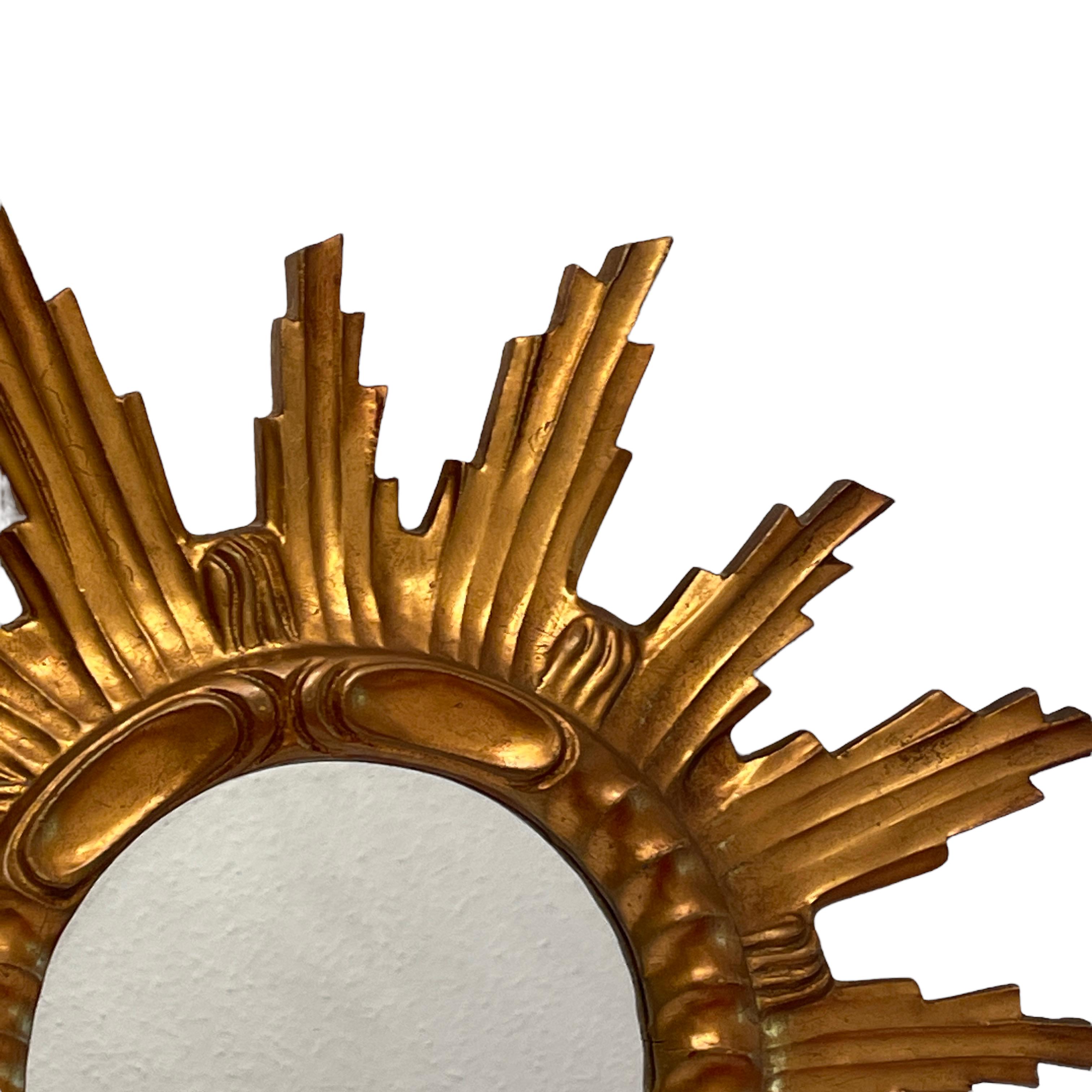Doré Magnifique miroir étoilé Sunburst composition et bois doré, Italie, années 1960 en vente