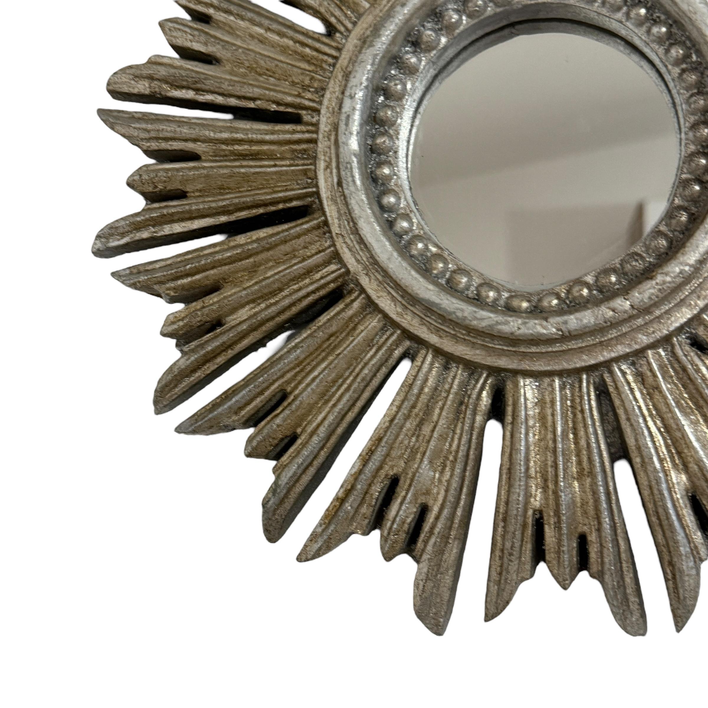 Precioso Espejo de Madera Plateada Estallado, Italia Años 60 mediados del siglo XX en venta