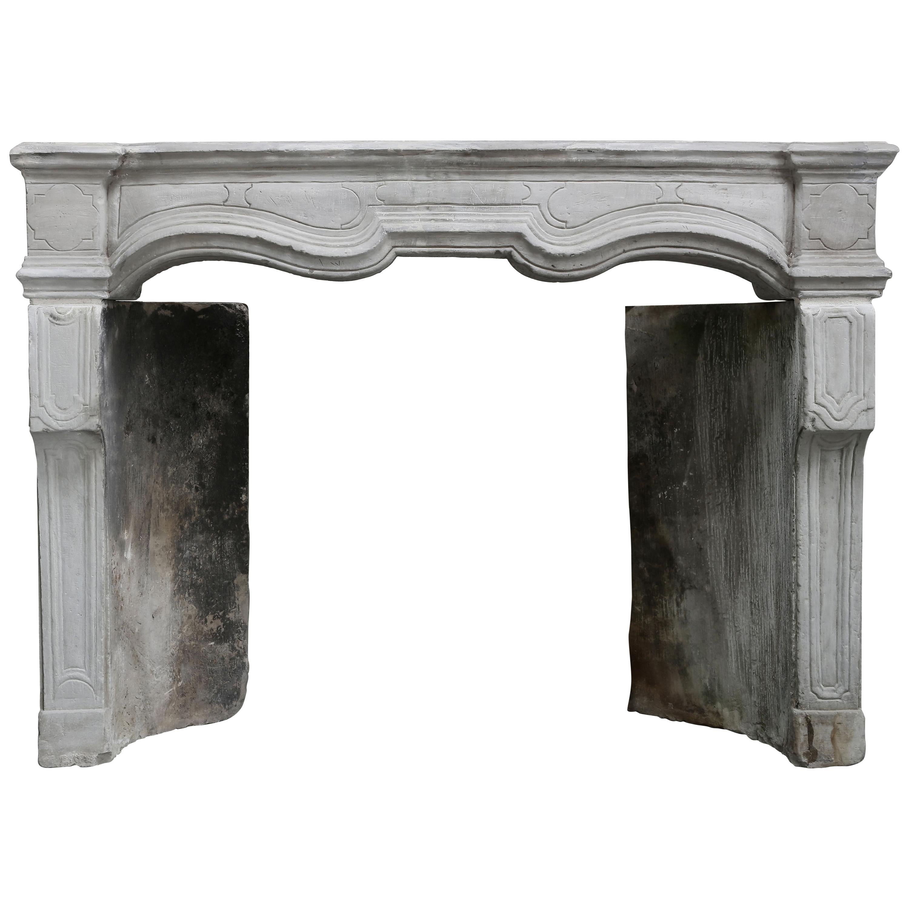 Beautiful Stately and Carved French Limestone, 18th Century, Louis XIV For Sale
