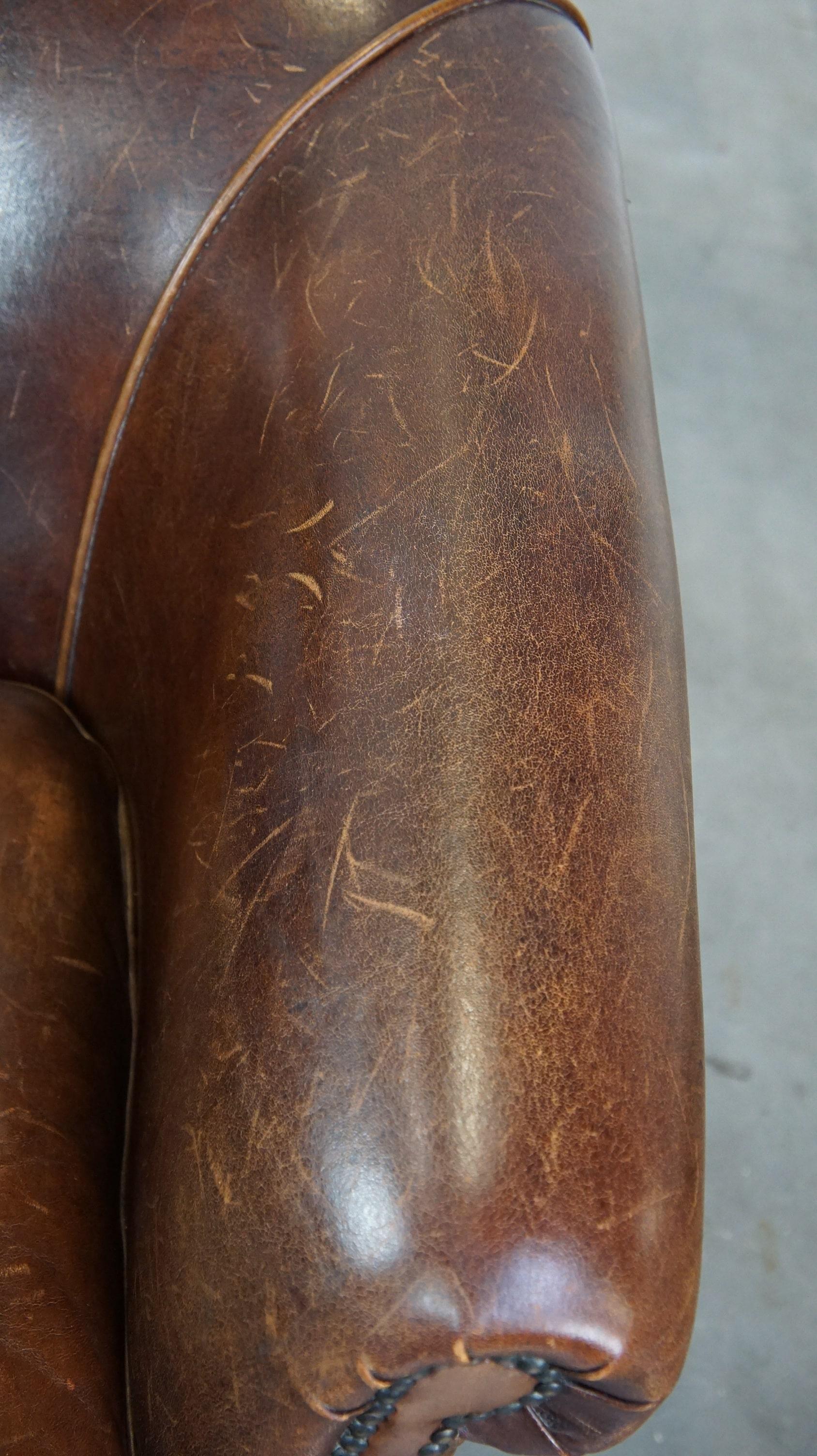Sheepskin Beautiful stately English-style sheepskin club armchair with a luxurious finish For Sale