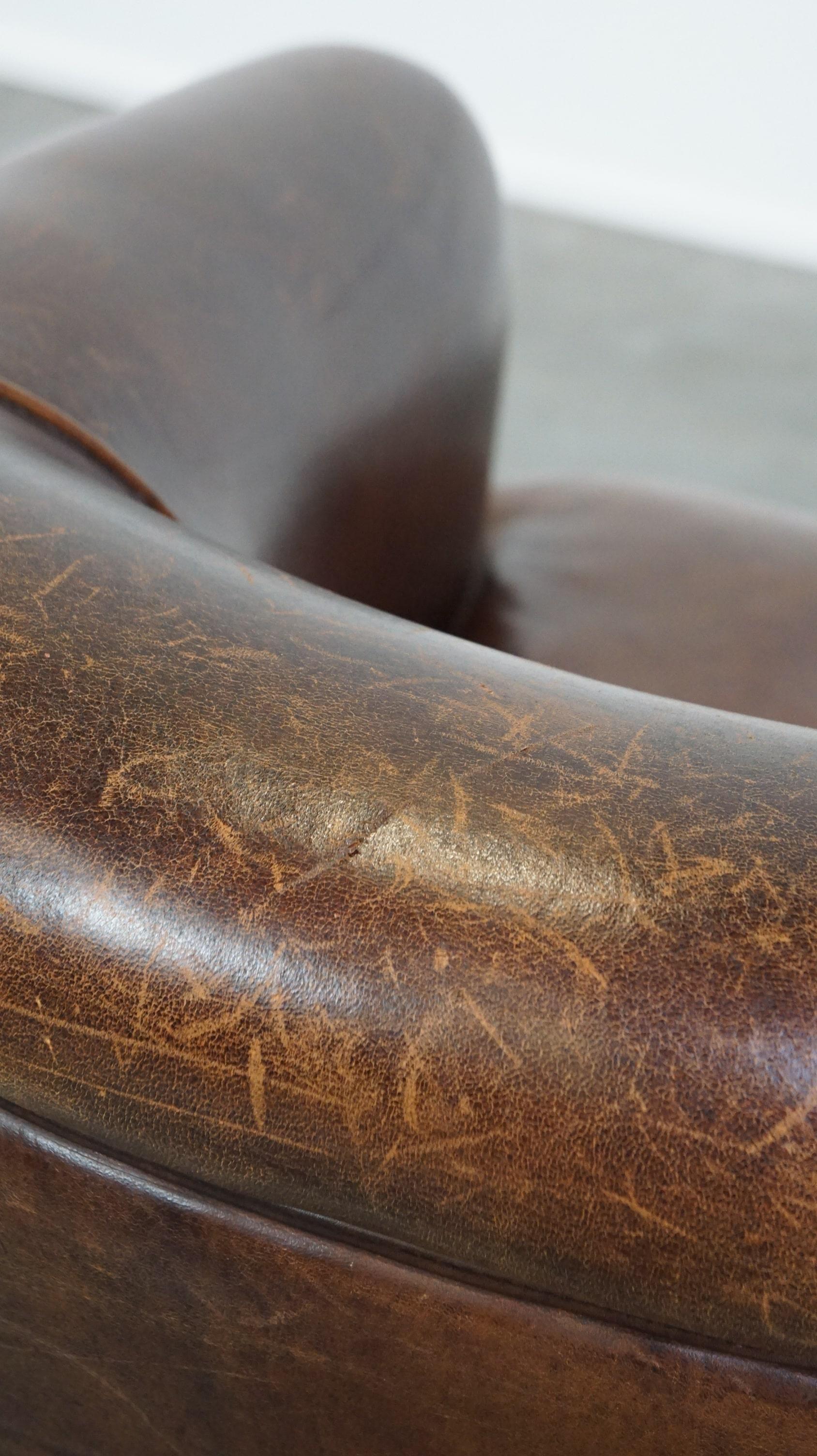 Beautiful stately English-style sheepskin club armchair with a luxurious finish For Sale 1