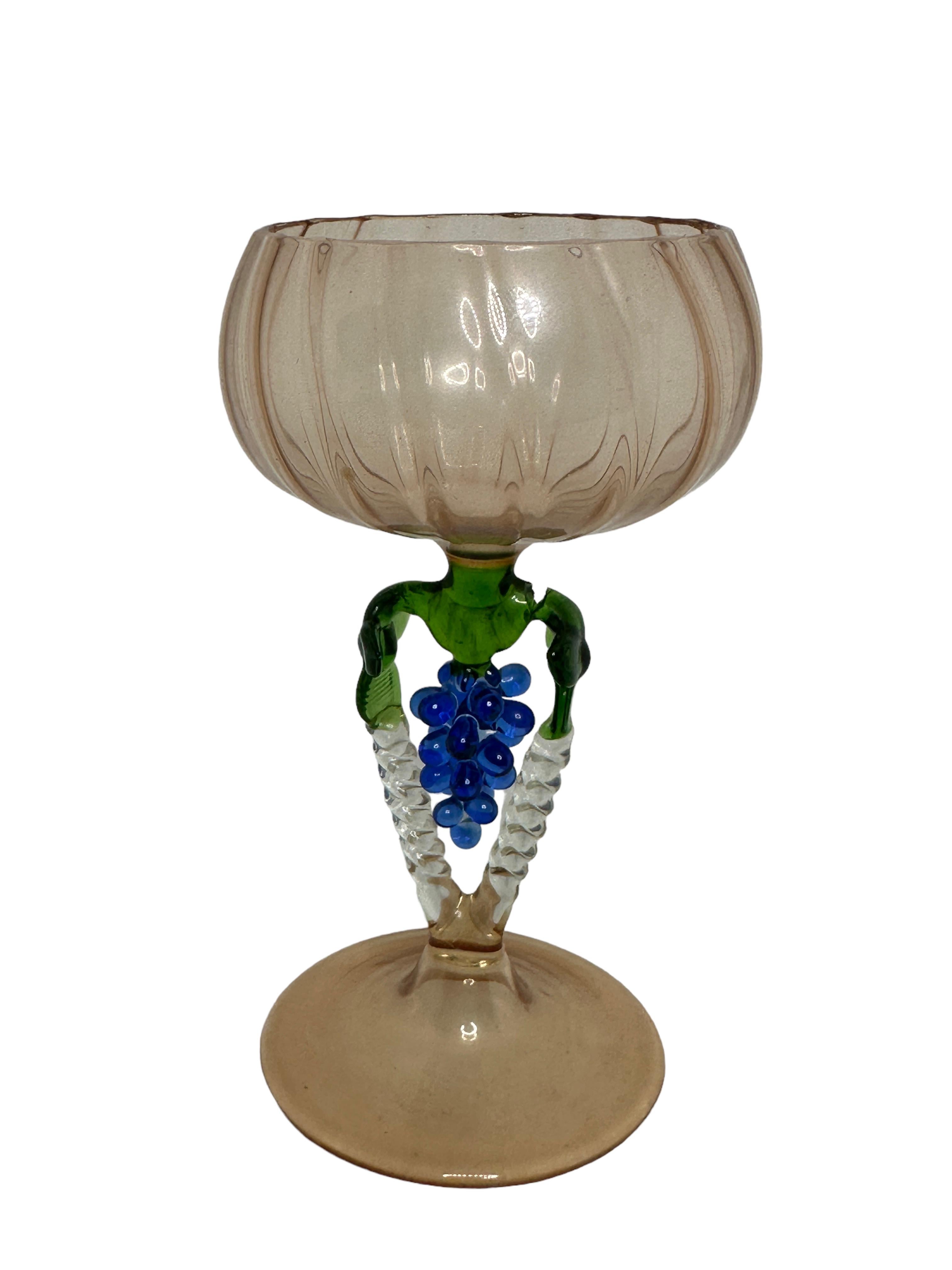 Schönes Stielglas Cocktailglas, Trauben Stem, Bimini Art Vintage Österreich (Deutsch) im Angebot