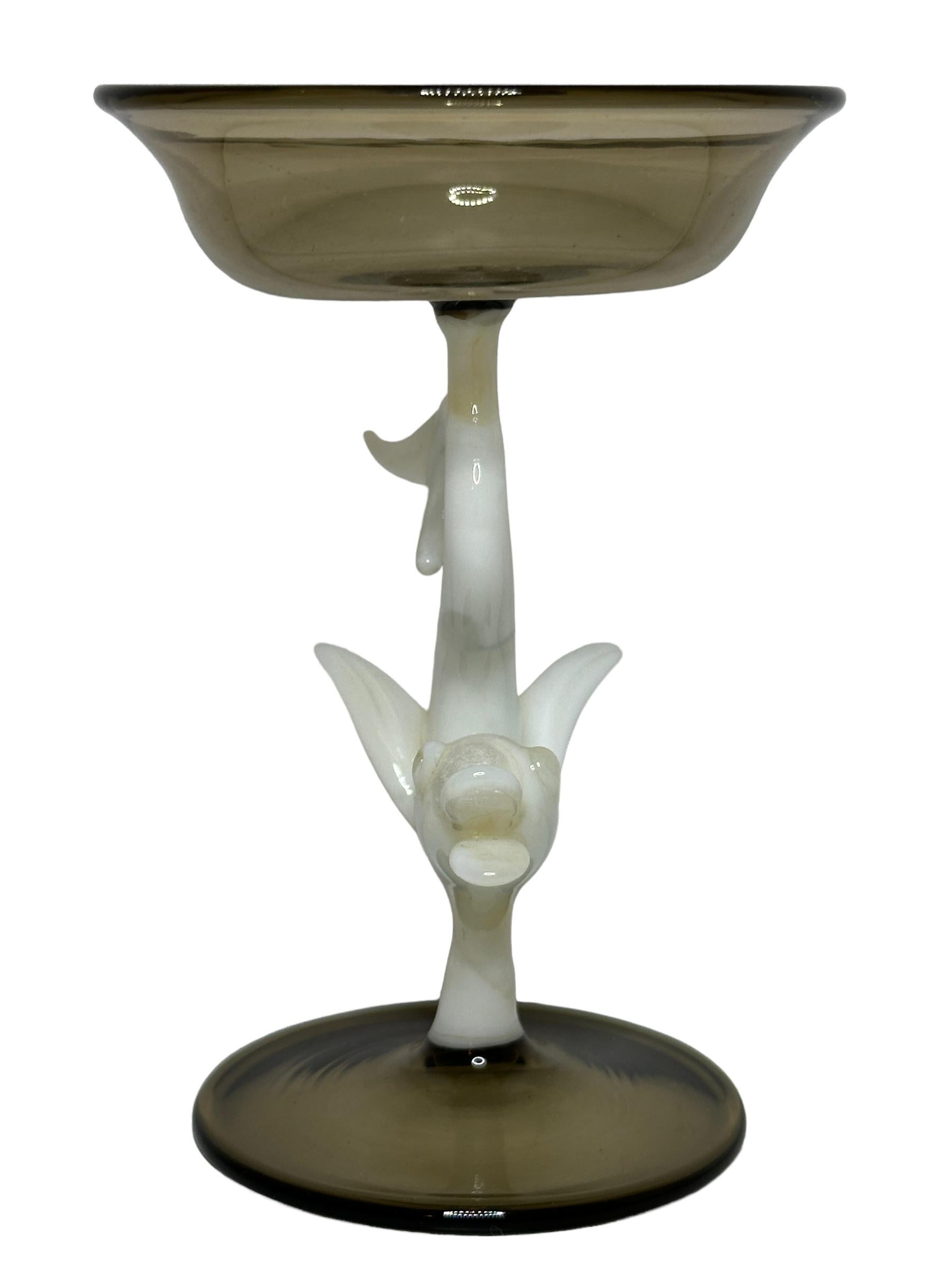Art déco Magnifique verre à liqueur Stemware, pied en forme de poisson dauphin, Bimini Art Vintage Austria en vente