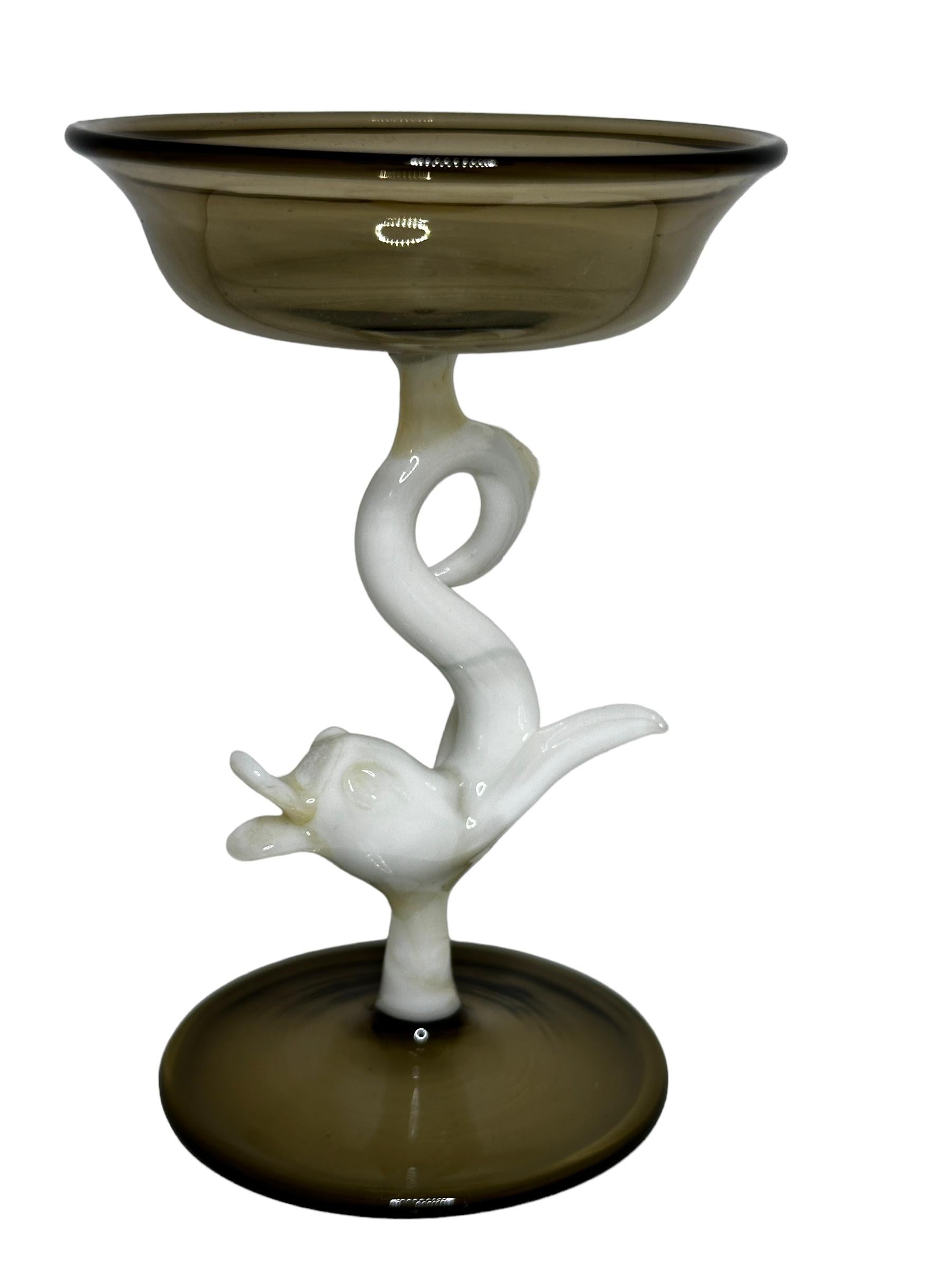 Début du 20ème siècle Magnifique verre à liqueur Stemware, pied en forme de poisson dauphin, Bimini Art Vintage Austria en vente