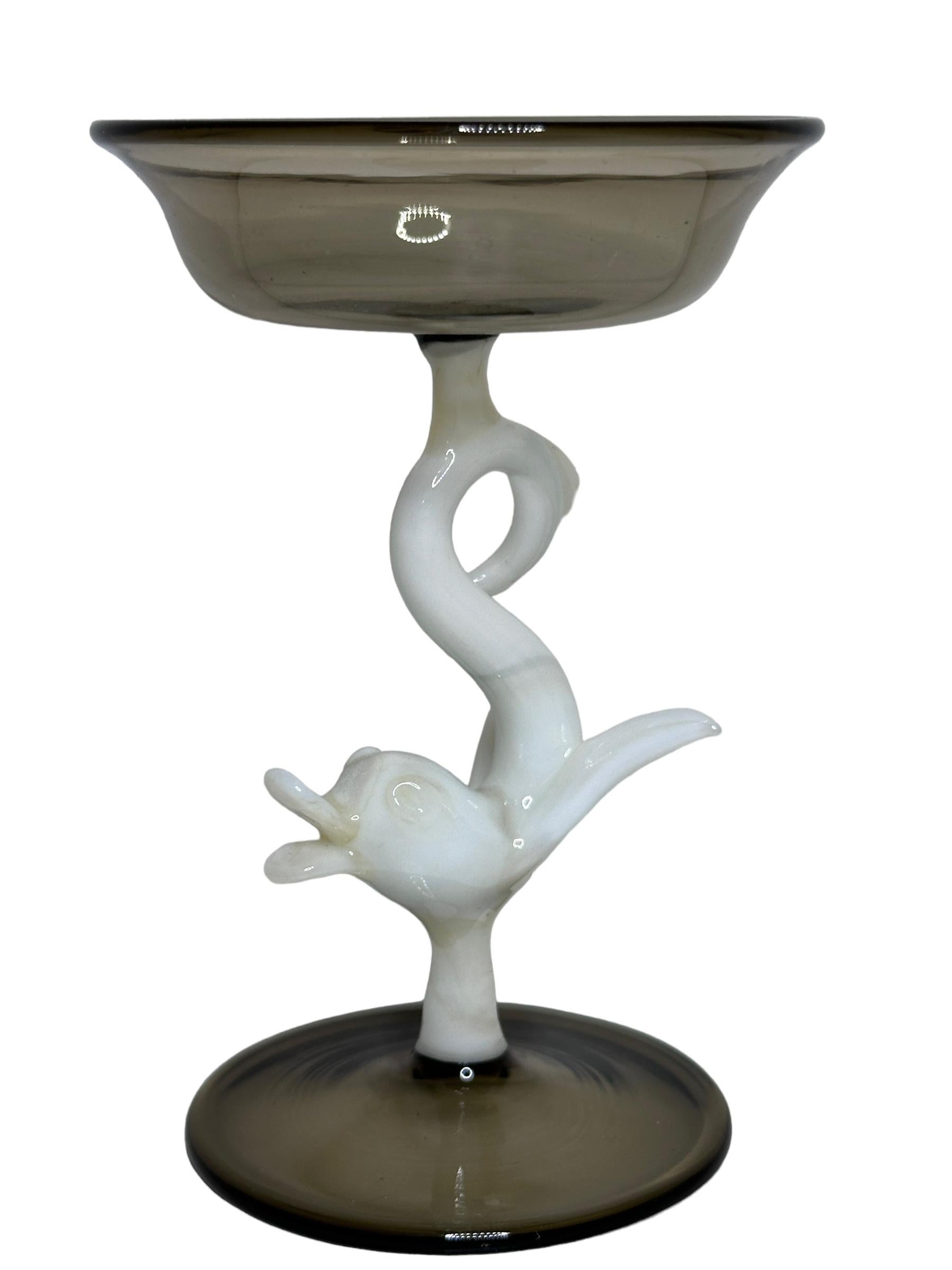 Schönes Stielglas Likörglas, Delphin Fisch Stem, Bimini Art Vintage Österreich (Geblasenes Glas) im Angebot