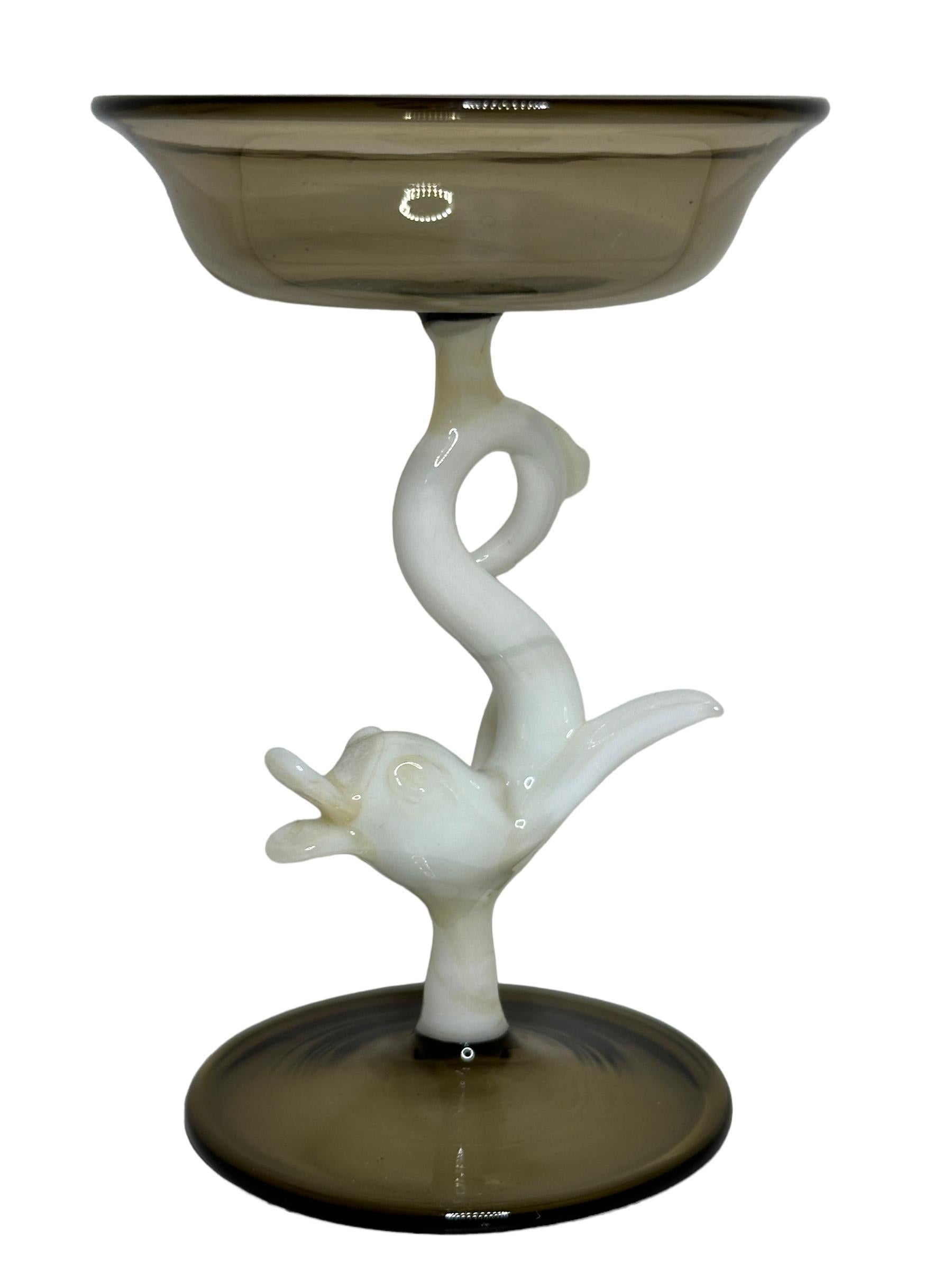 Magnifique verre à liqueur Stemware, pied en forme de poisson dauphin, Bimini Art Vintage Austria en vente 1