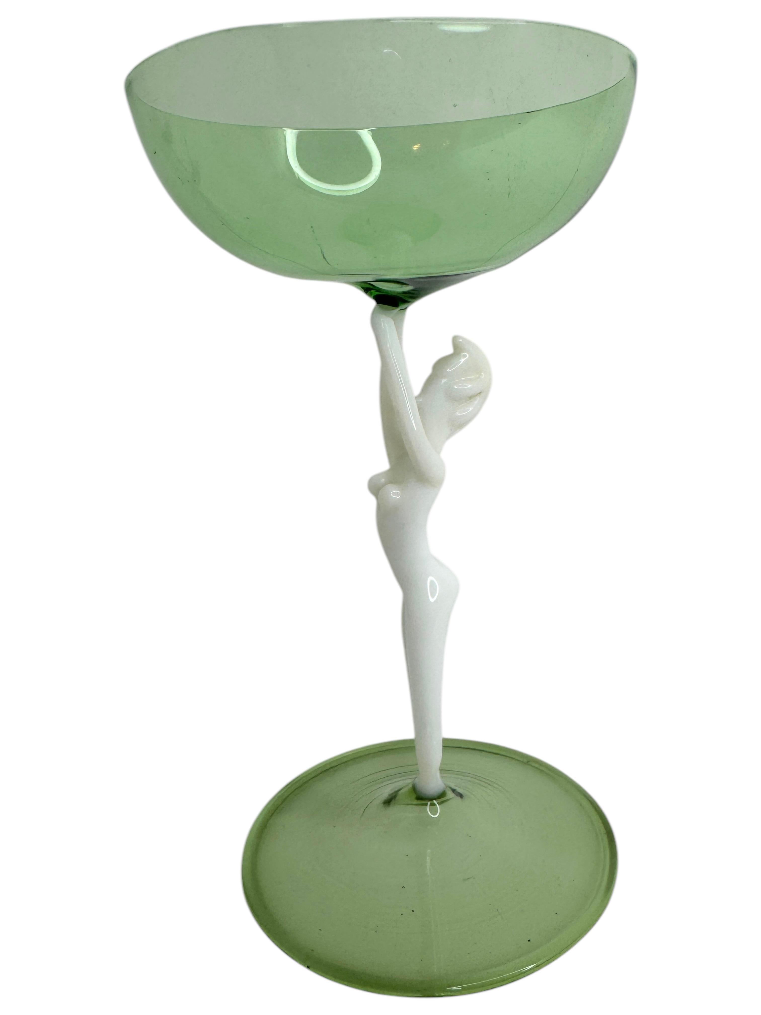 Preciosa copa de licor Stemware, tallo de dama desnuda, Bimini Art Vintage Austria en venta 2