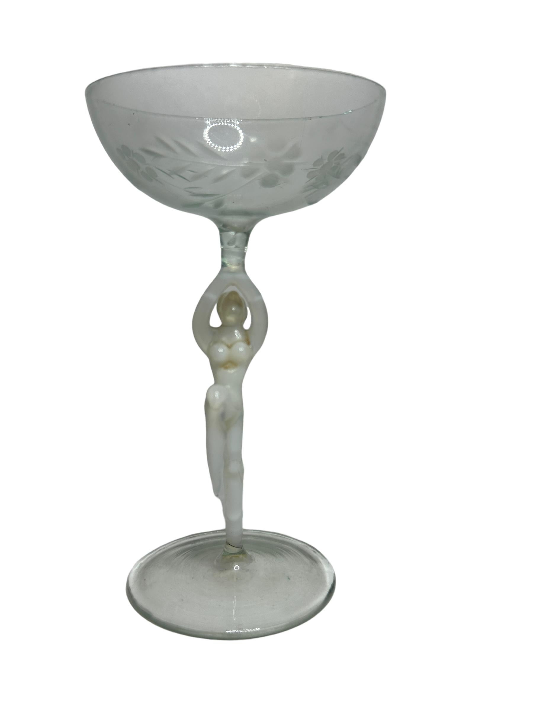 Schönes Stemware Liqueur-Glas, Nude Lady Stem, Bimini-Kunst Vintage Österreich (Art déco) im Angebot