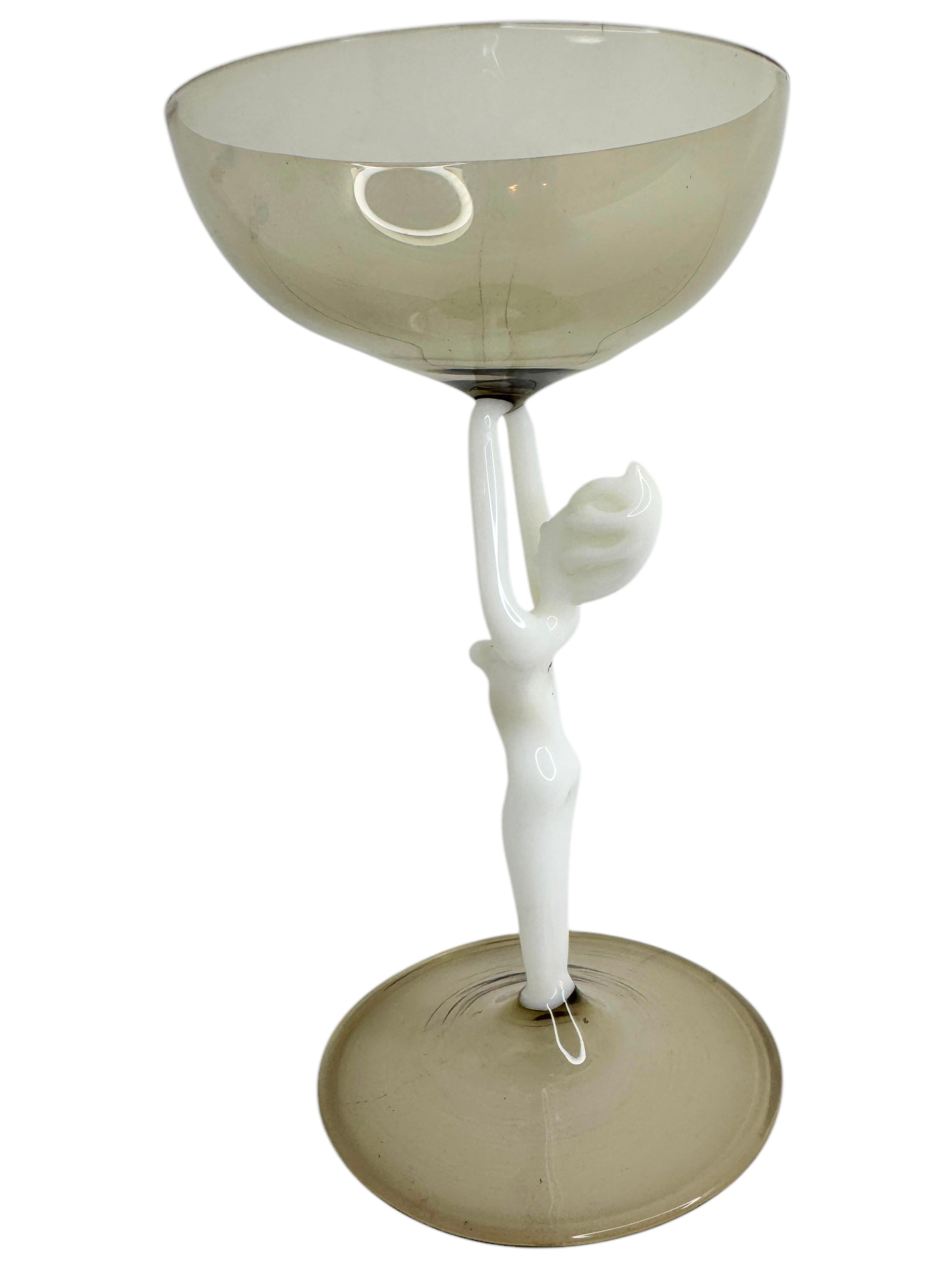 Preciosa copa de licor Stemware, tallo de dama desnuda, Bimini Art Vintage Austria Art Decó en venta