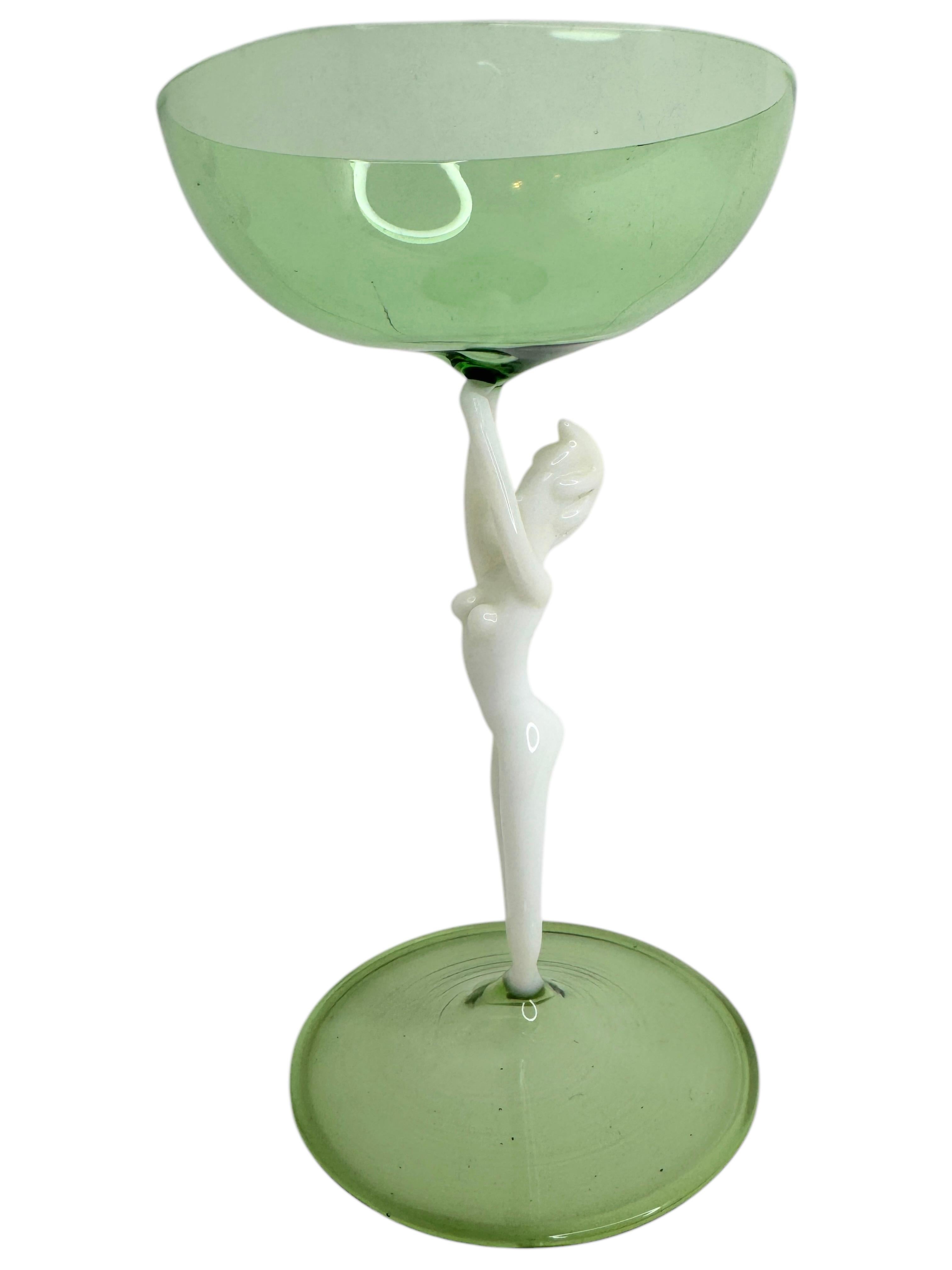 Preciosa copa de licor Stemware, tallo de dama desnuda, Bimini Art Vintage Austria Art Decó en venta
