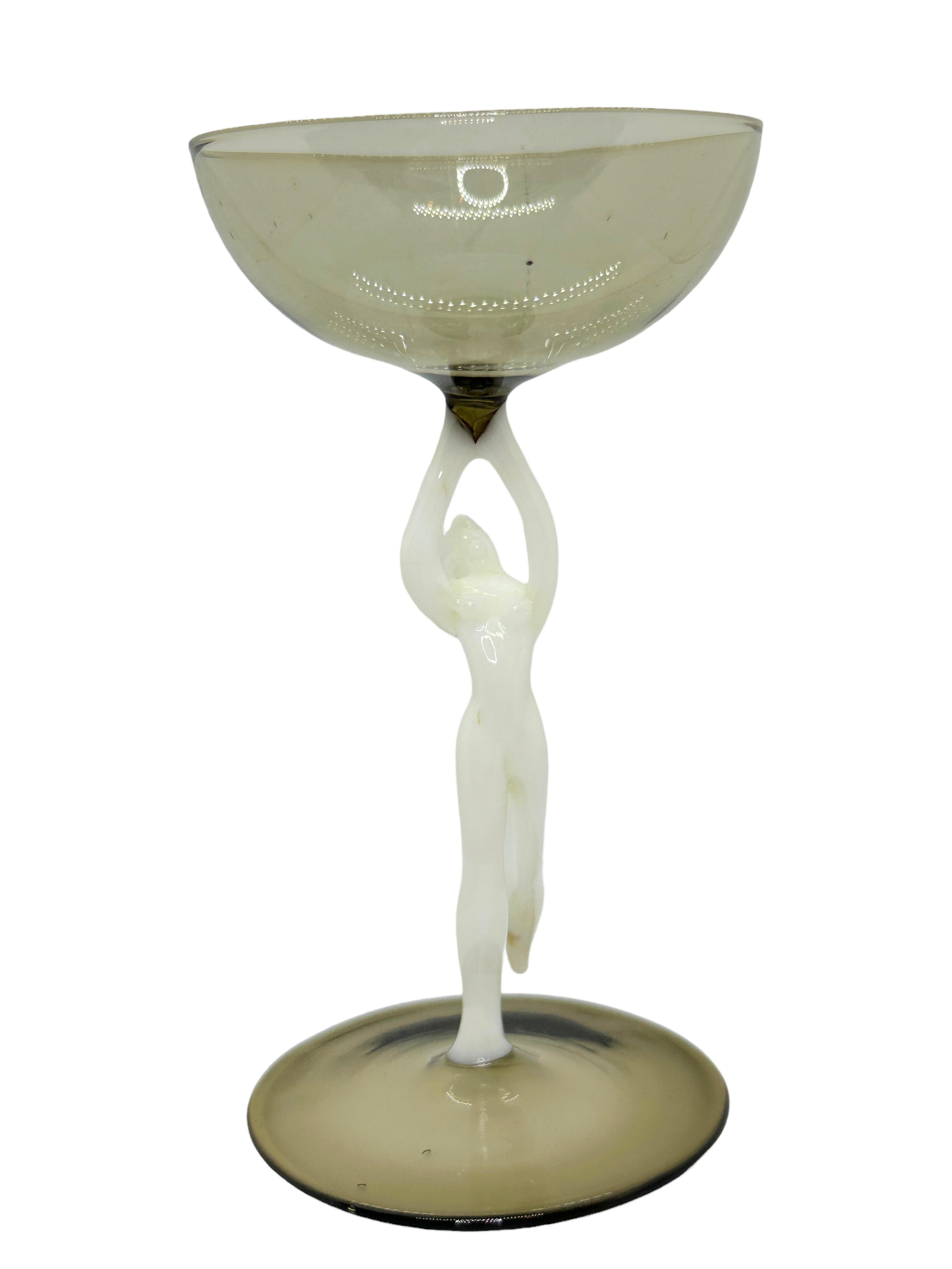 Schönes Stemware Liqueur-Glas, Nude Lady Stem, Bimini-Kunst Vintage Österreich (Handgefertigt) im Angebot