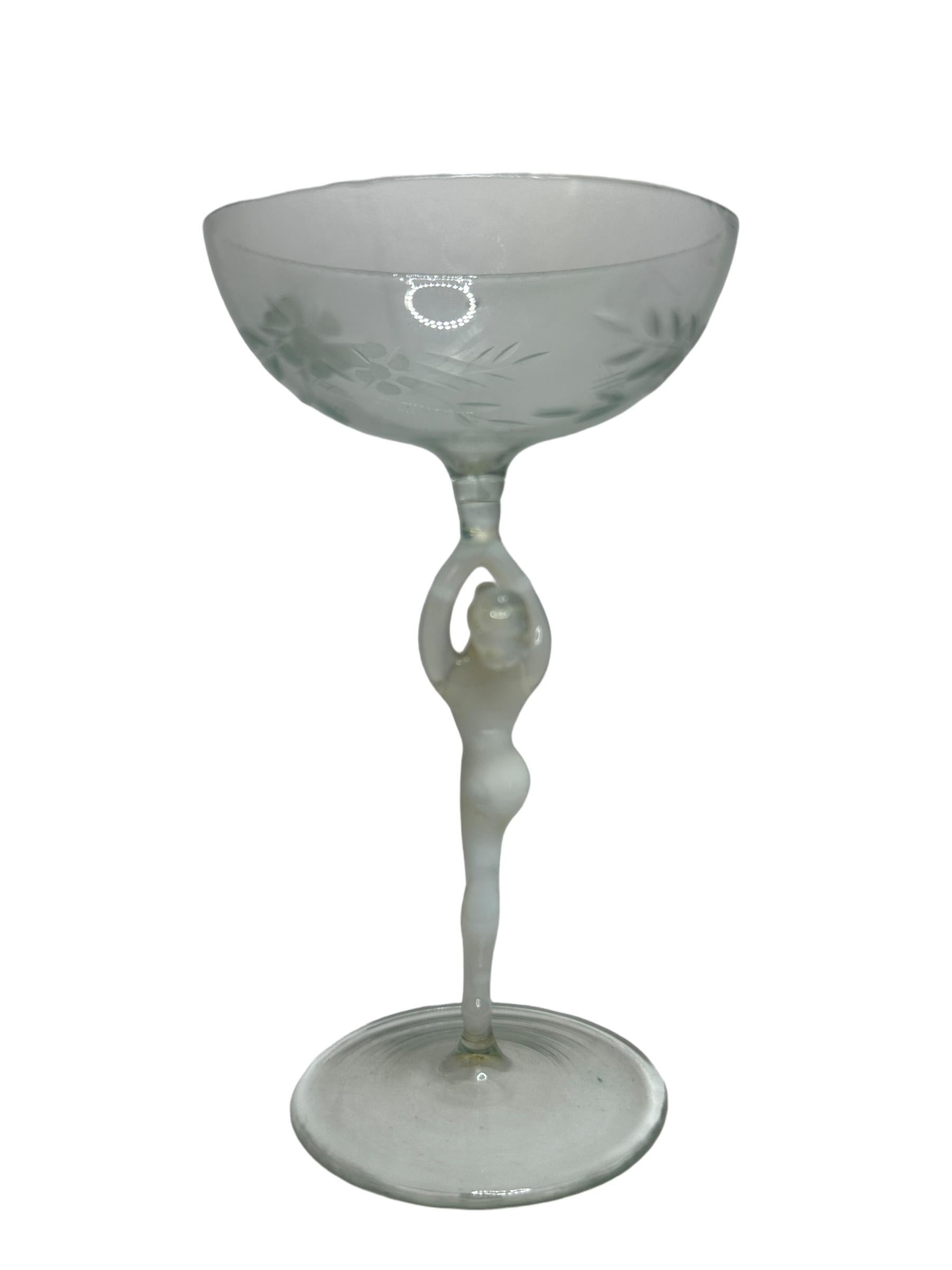Schönes Stemware Liqueur-Glas, Nude Lady Stem, Bimini-Kunst Vintage Österreich (Handgefertigt) im Angebot