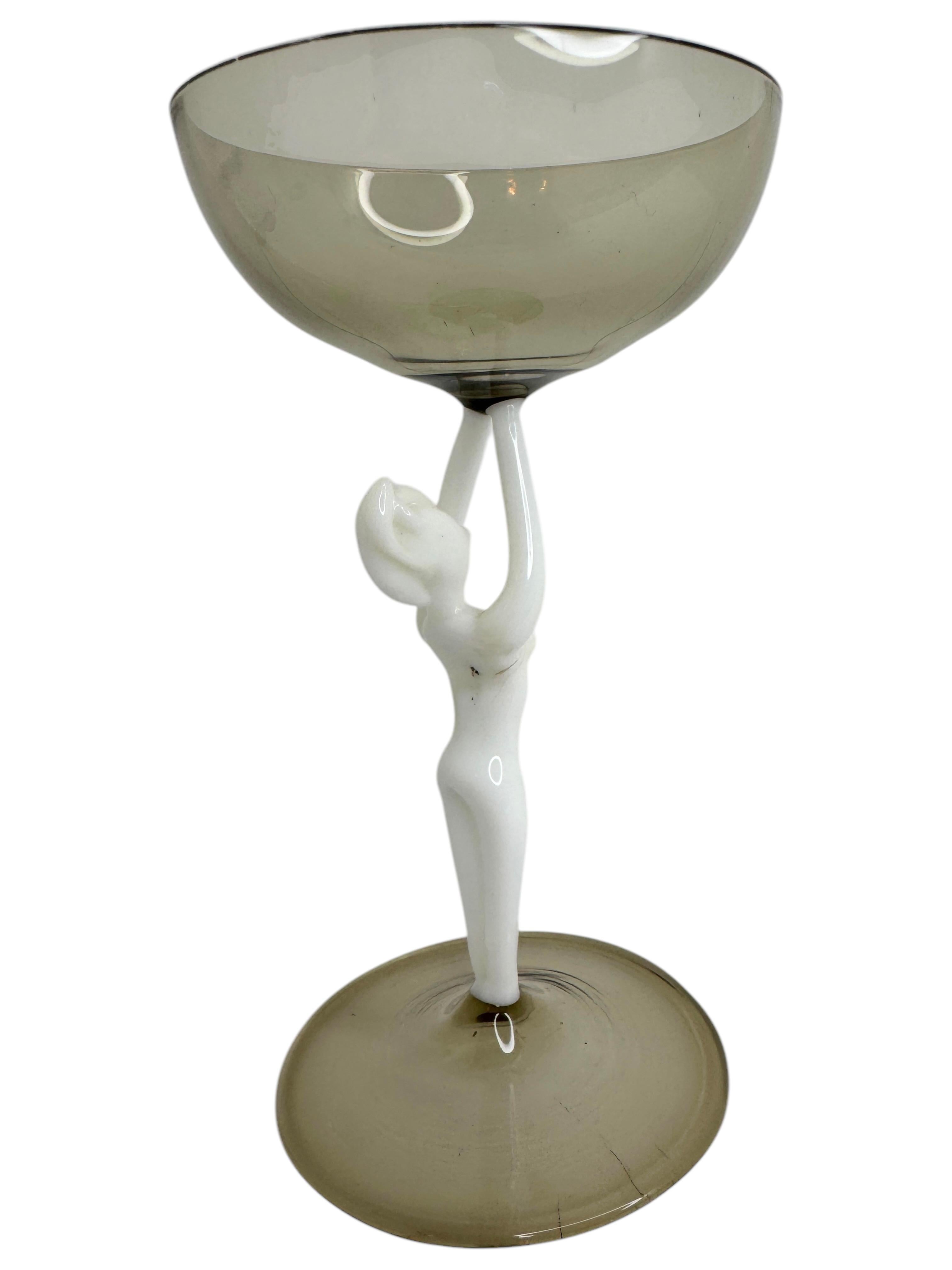 Preciosa copa de licor Stemware, tallo de dama desnuda, Bimini Art Vintage Austria Hecho a mano en venta