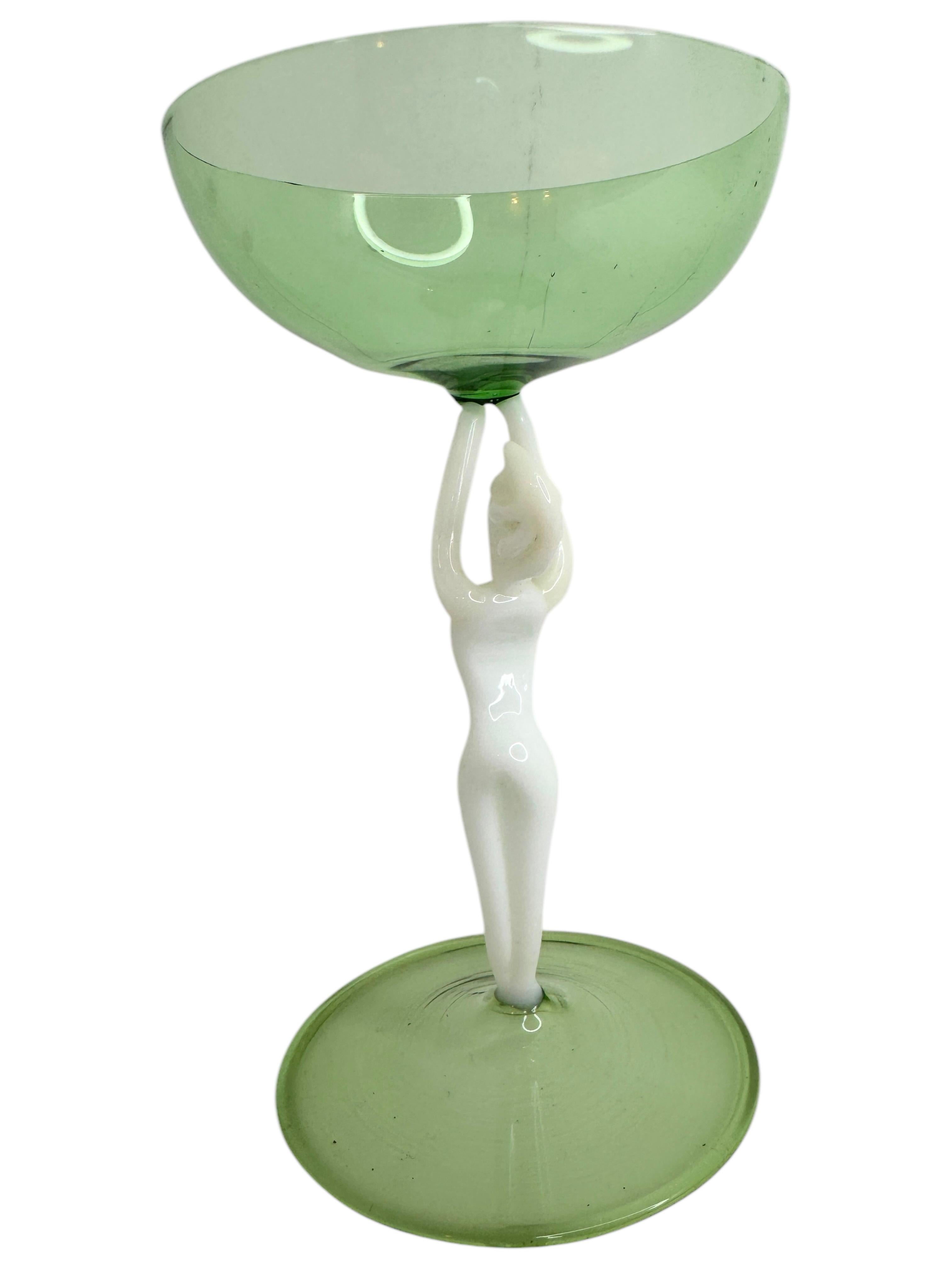 Preciosa copa de licor Stemware, tallo de dama desnuda, Bimini Art Vintage Austria Hecho a mano en venta
