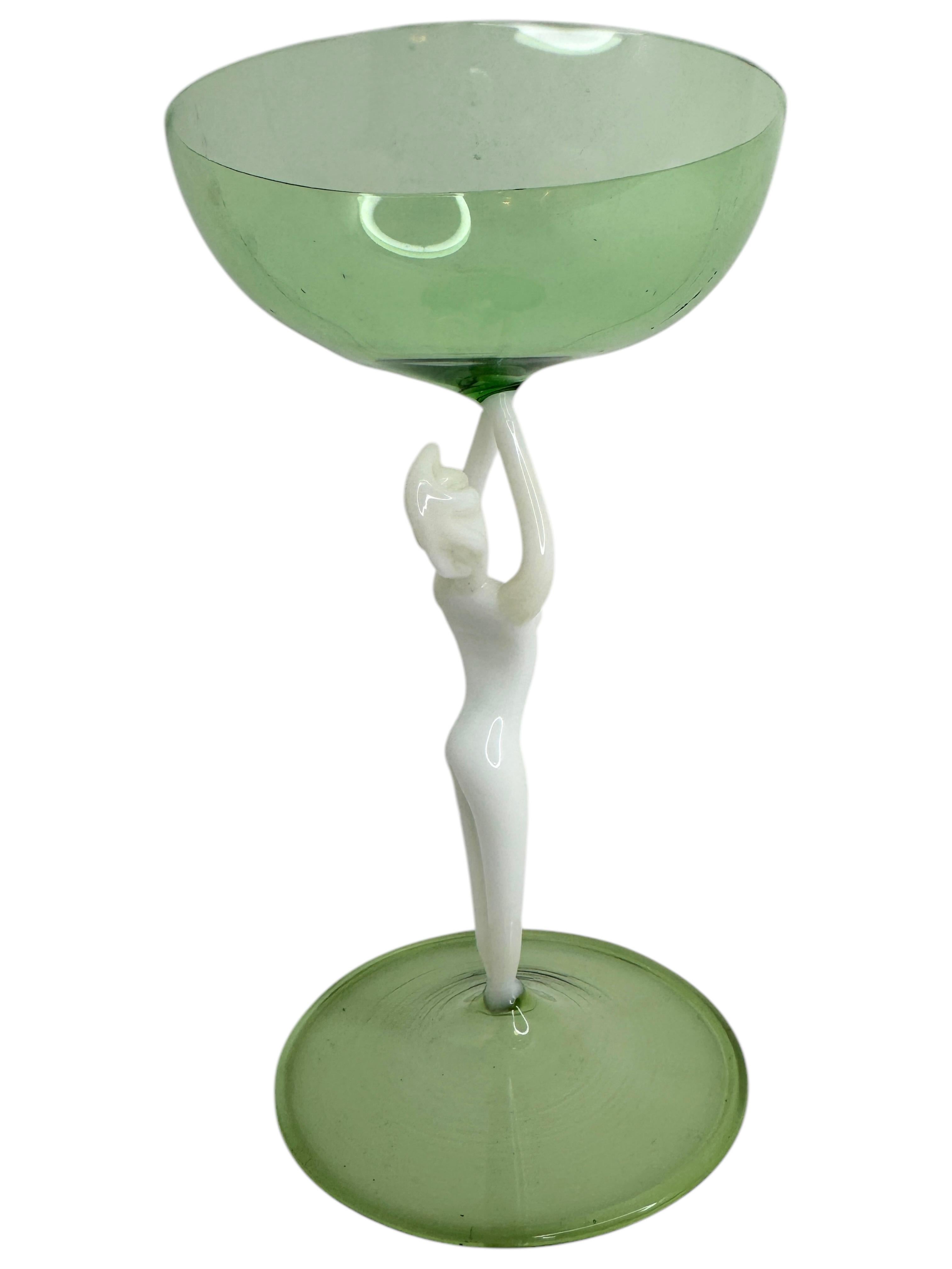 Preciosa copa de licor Stemware, tallo de dama desnuda, Bimini Art Vintage Austria en Bueno estado para la venta en Nuernberg, DE