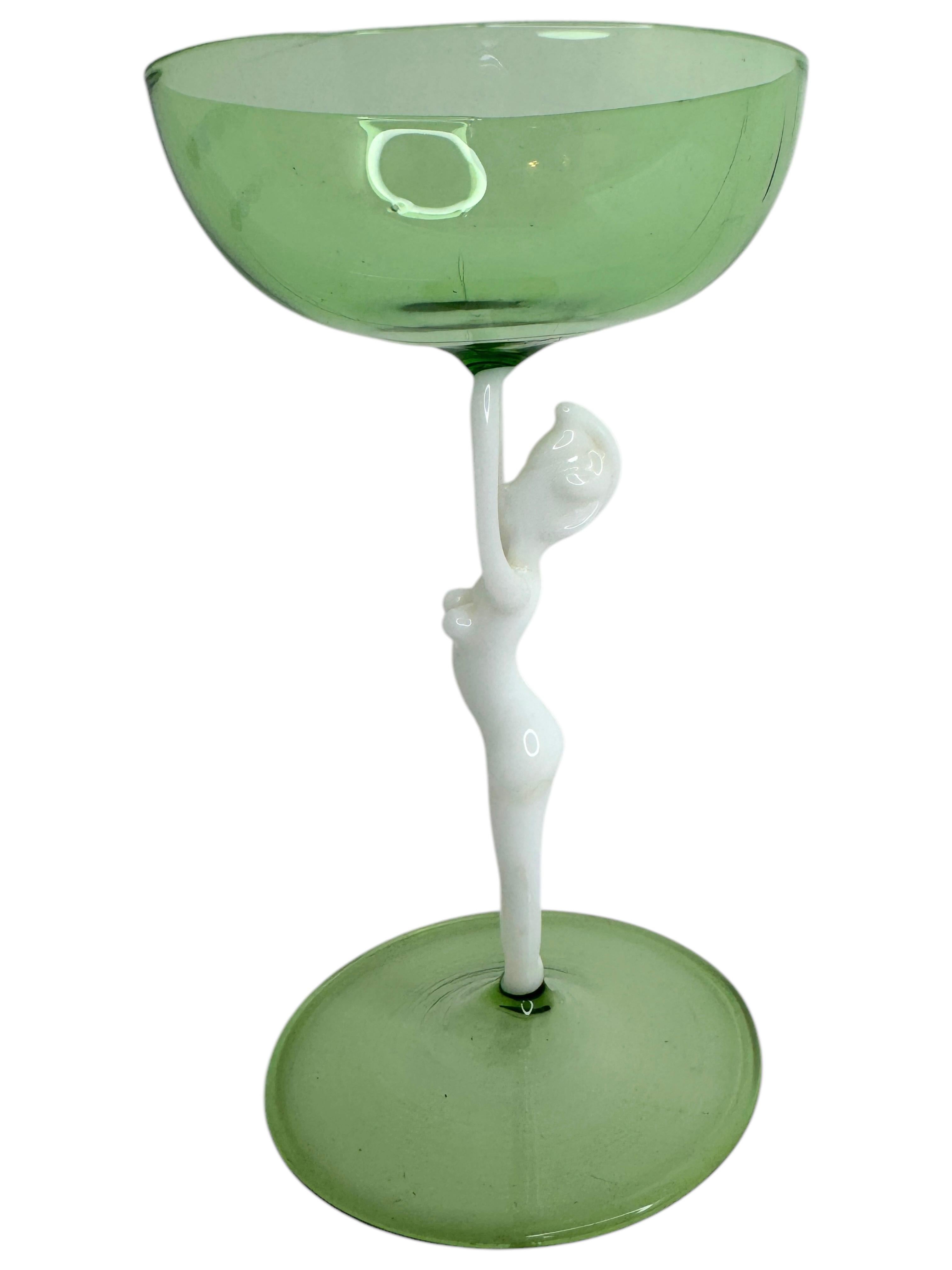 Début du 20ème siècle Verre à liqueur Beautiful Stemware, Nude Lady Stem, Bimini Art Vintage Austria en vente