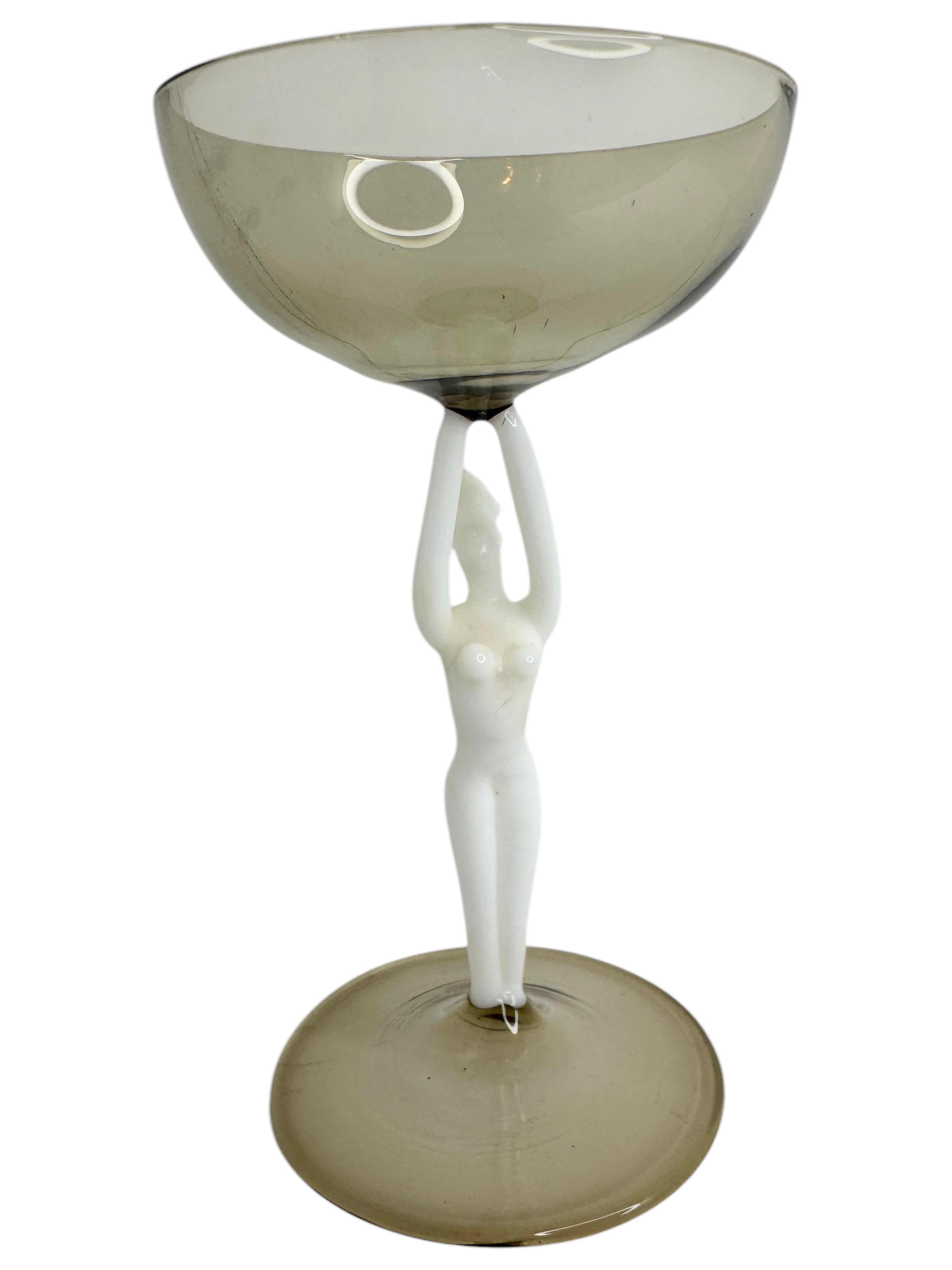 Preciosa copa de licor Stemware, tallo de dama desnuda, Bimini Art Vintage Austria principios del siglo XX en venta