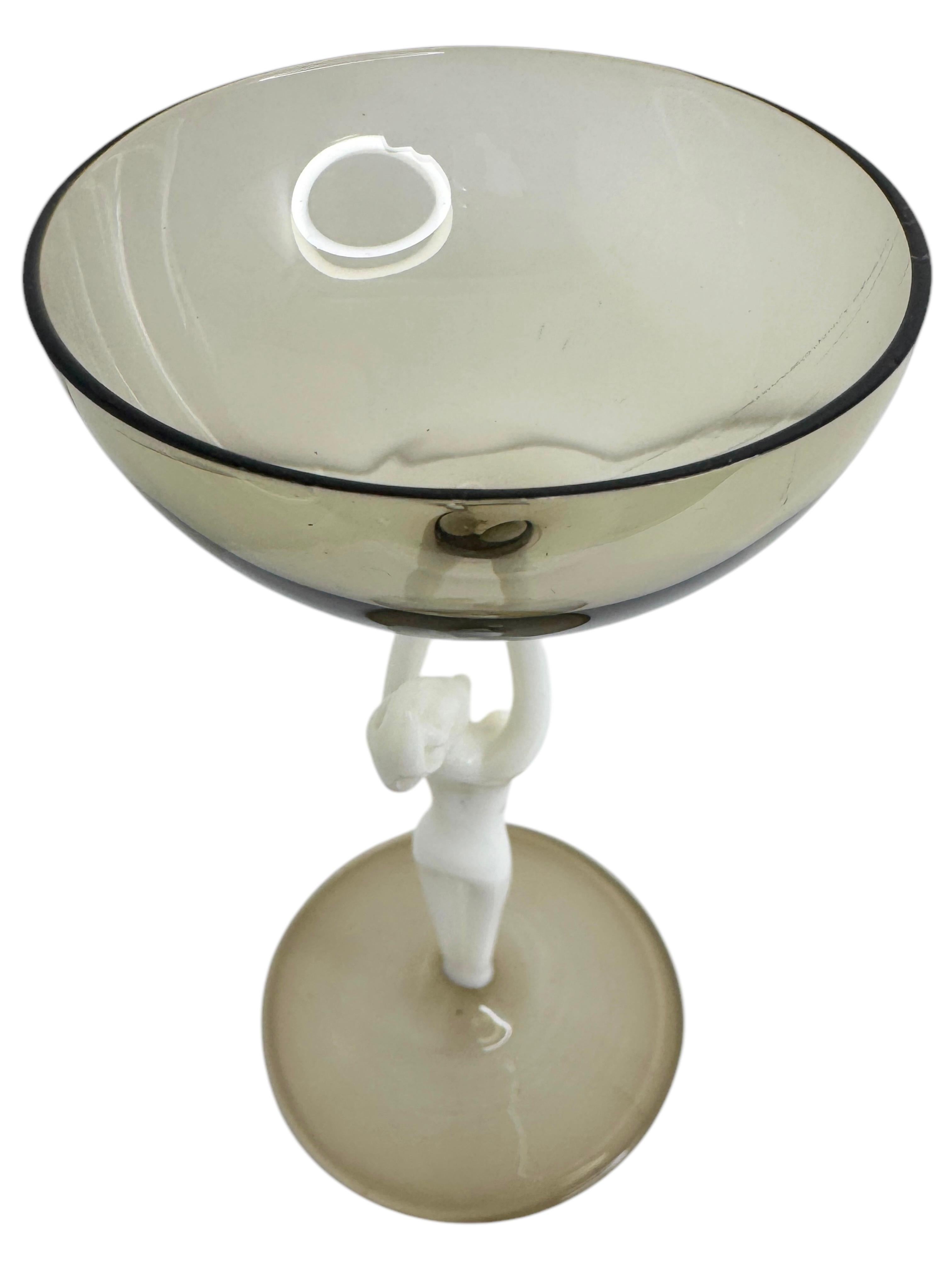 Preciosa copa de licor Stemware, tallo de dama desnuda, Bimini Art Vintage Austria Vidrio soplado en venta