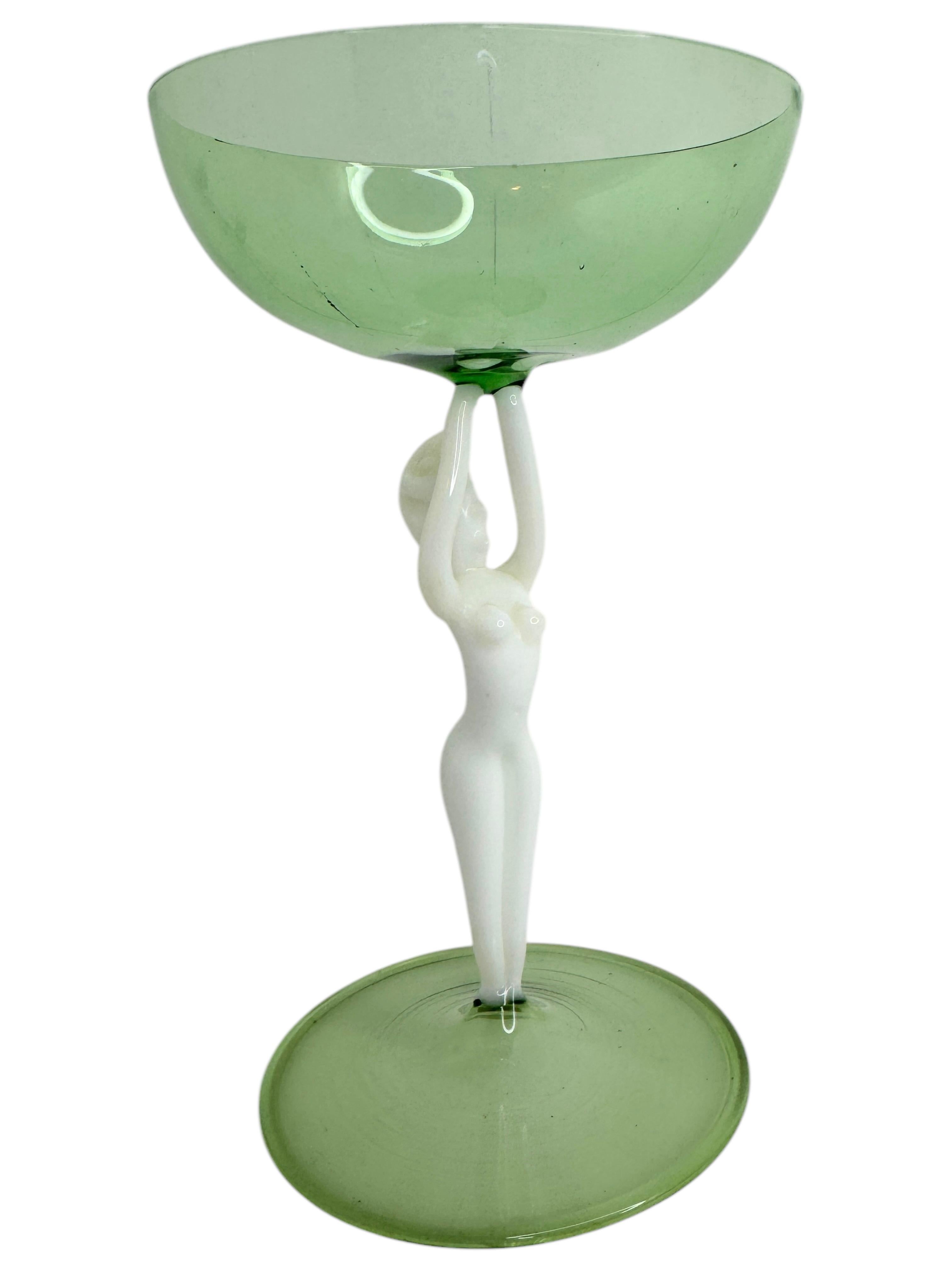 Preciosa copa de licor Stemware, tallo de dama desnuda, Bimini Art Vintage Austria Vidrio soplado en venta
